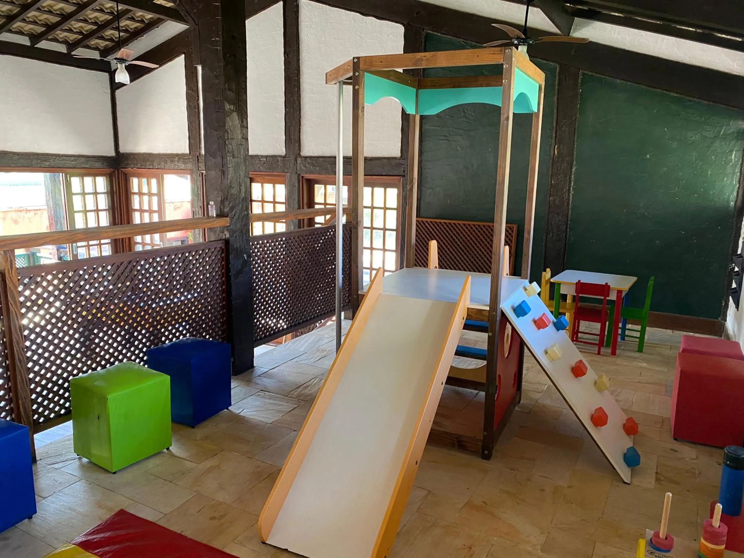 Game Room in Juquehy - Condomínio de Frente para o Mar - Piscina Aquecida - Quadra de Tenis