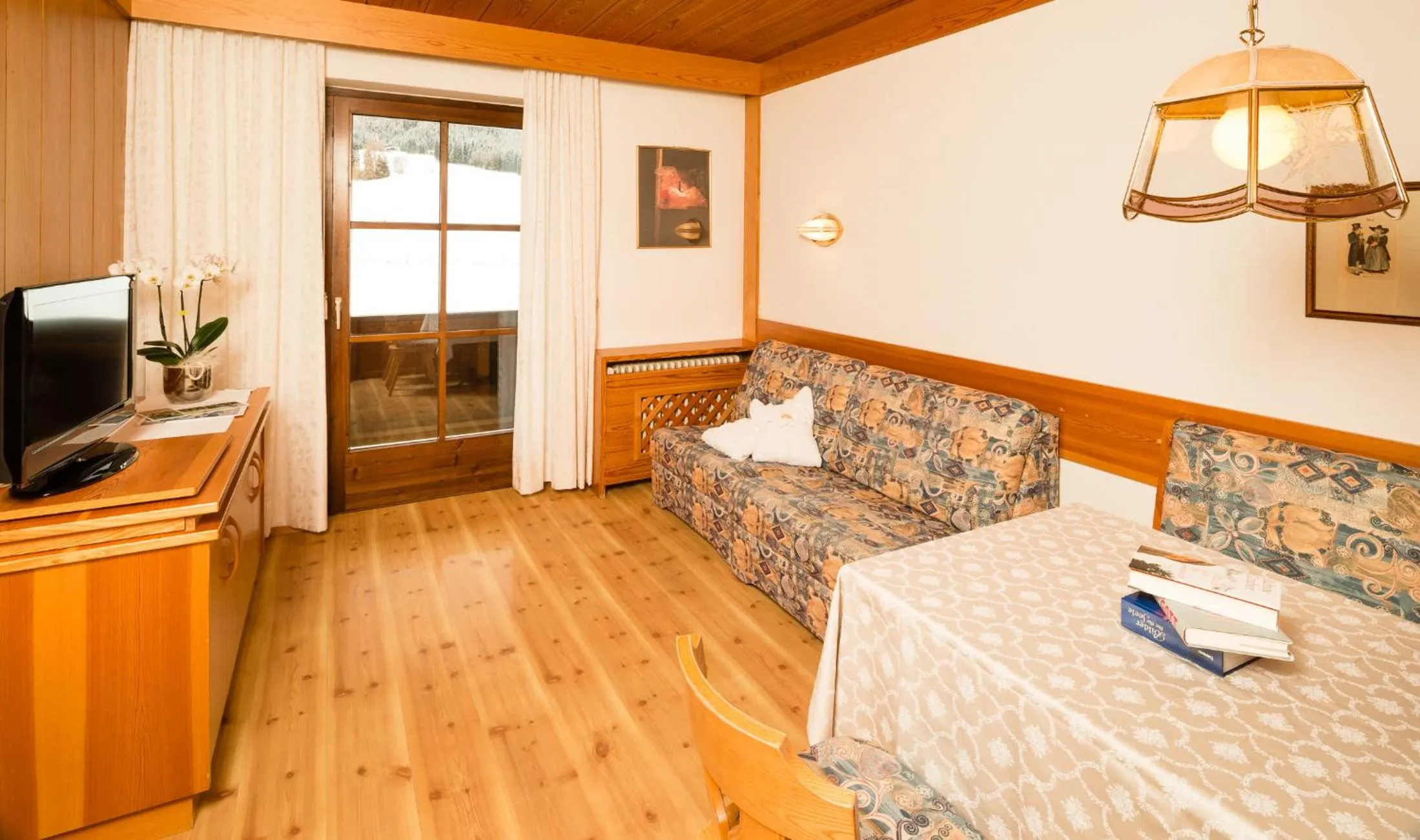 TV and multimedia, Bed in Residence Tolderhof - OlangCard included