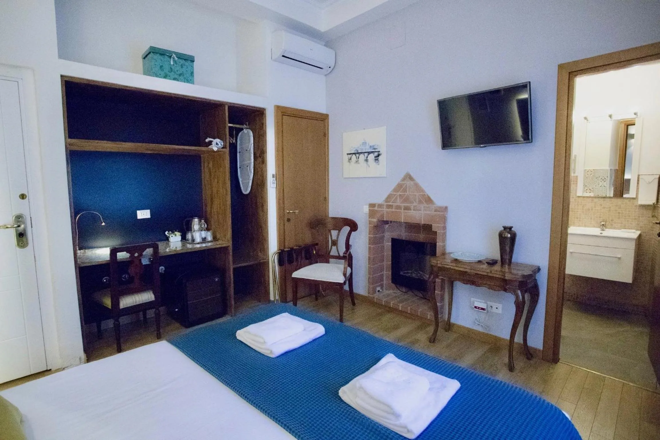 TV and multimedia, Bed in Navona Residenza de Charme