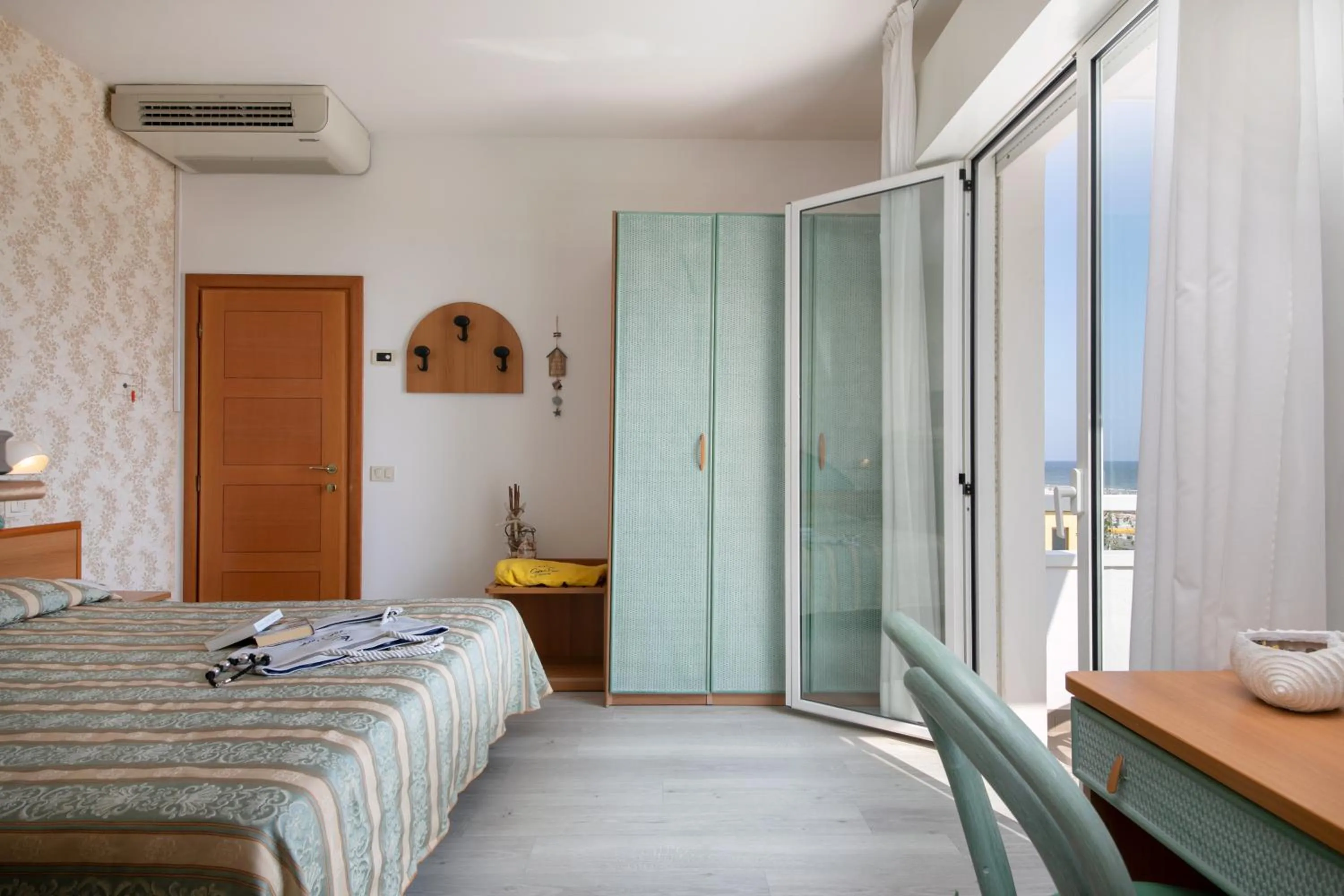 Bedroom, Bed in Hotel Cigno D'Oro