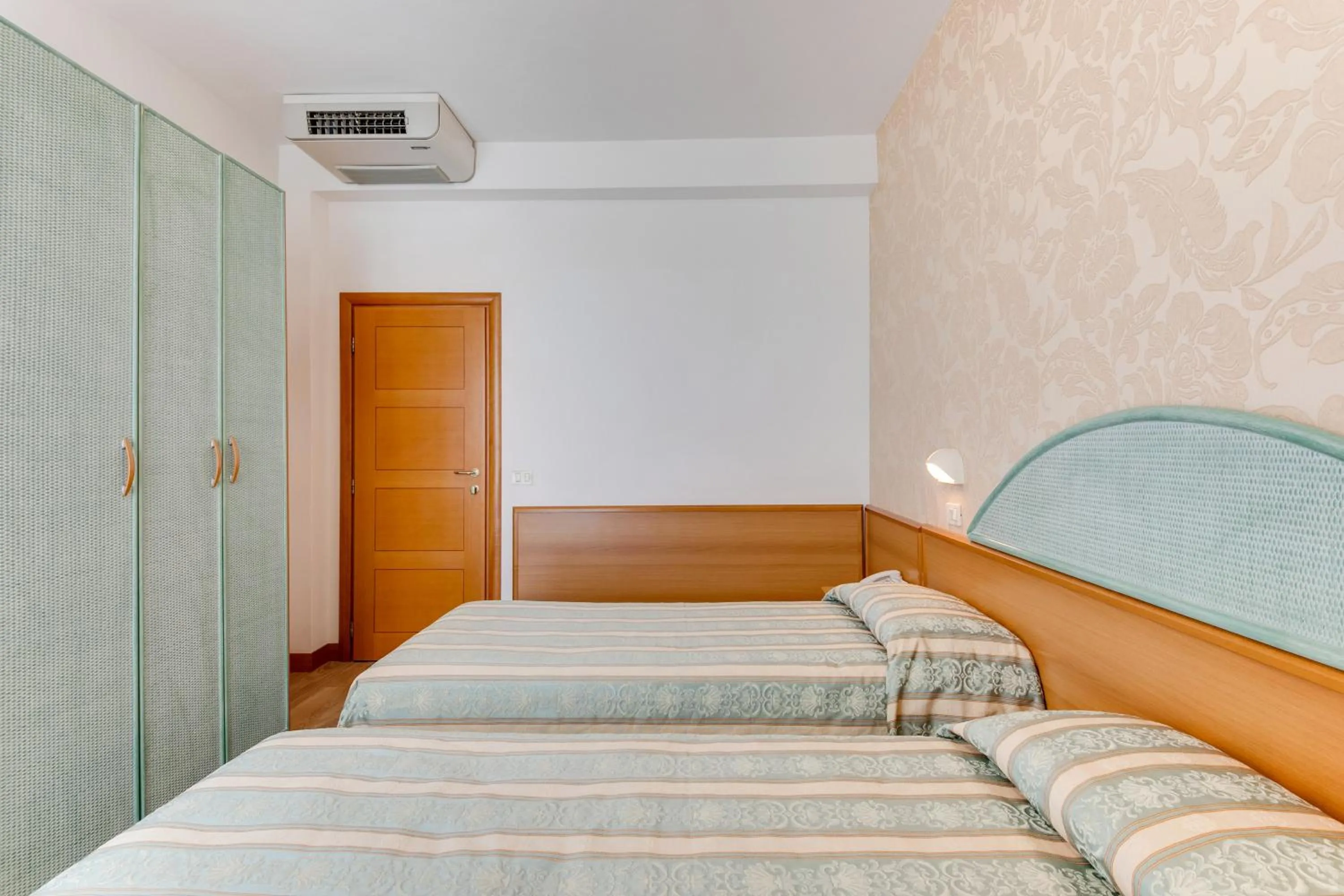 Bedroom, Bed in Hotel Cigno D'Oro