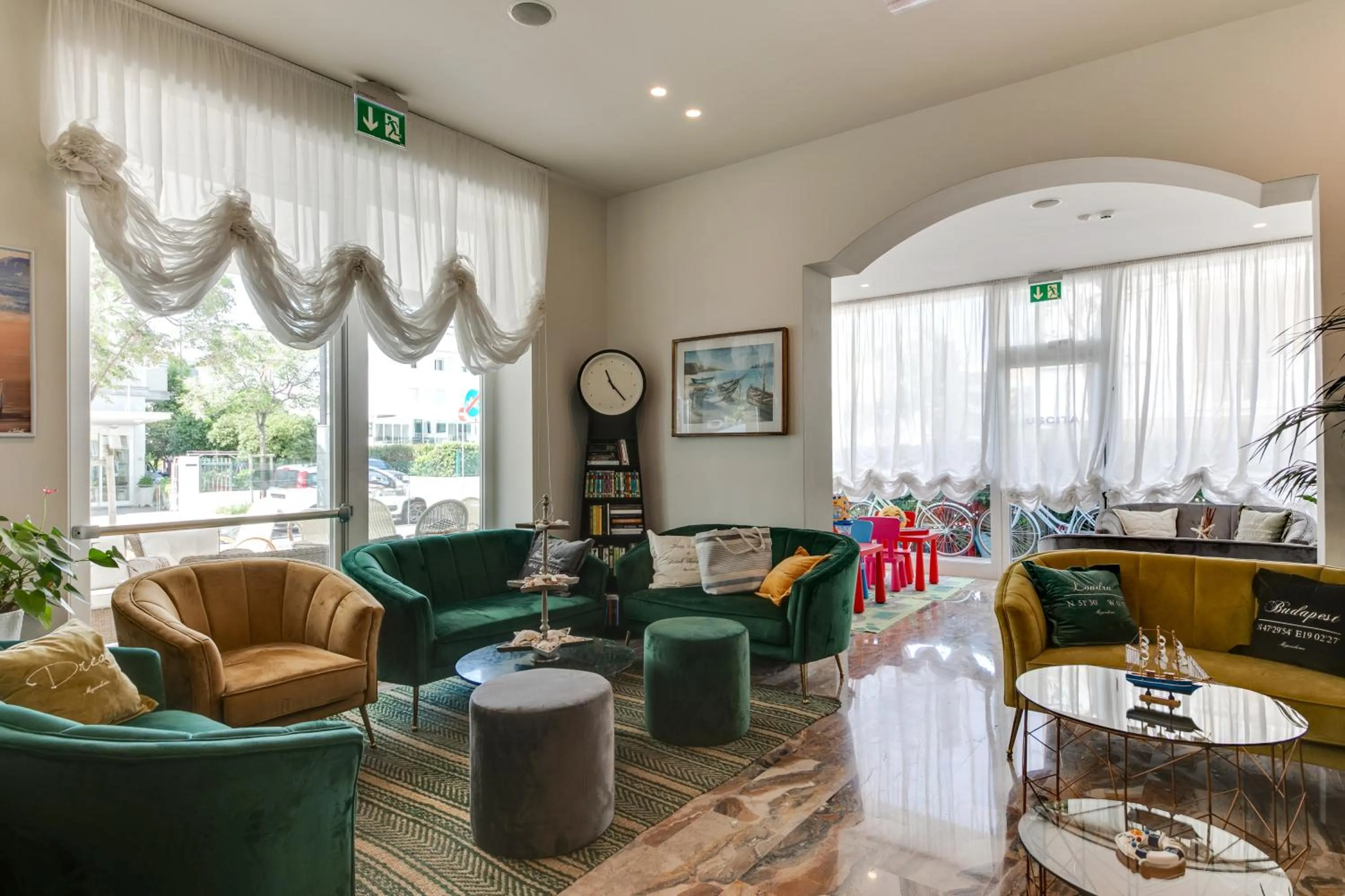 Communal lounge/ TV room in Hotel Cigno D'Oro