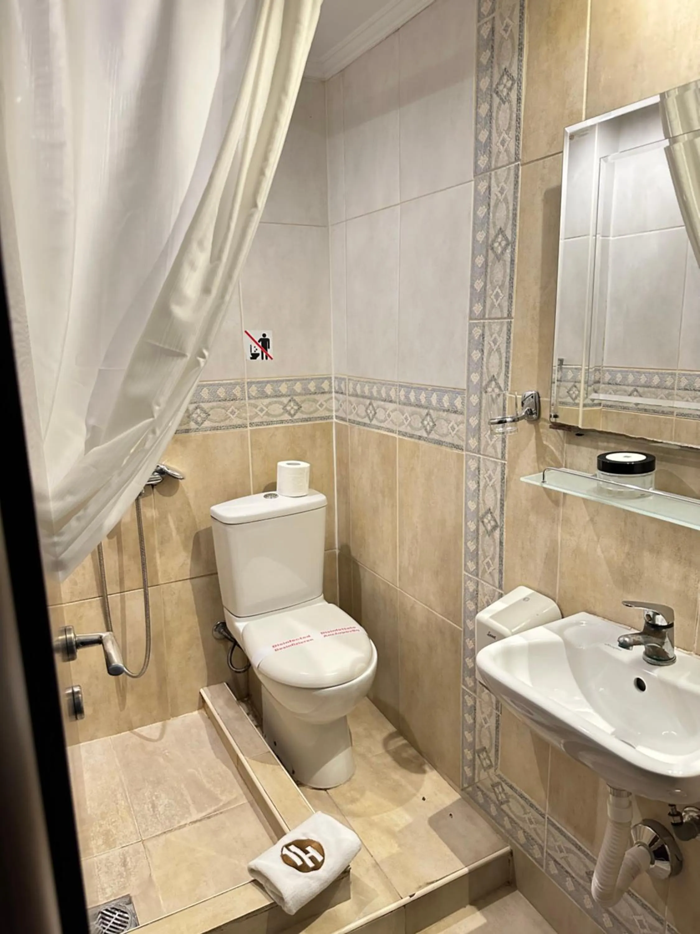 Shower in Hotel Ilisia