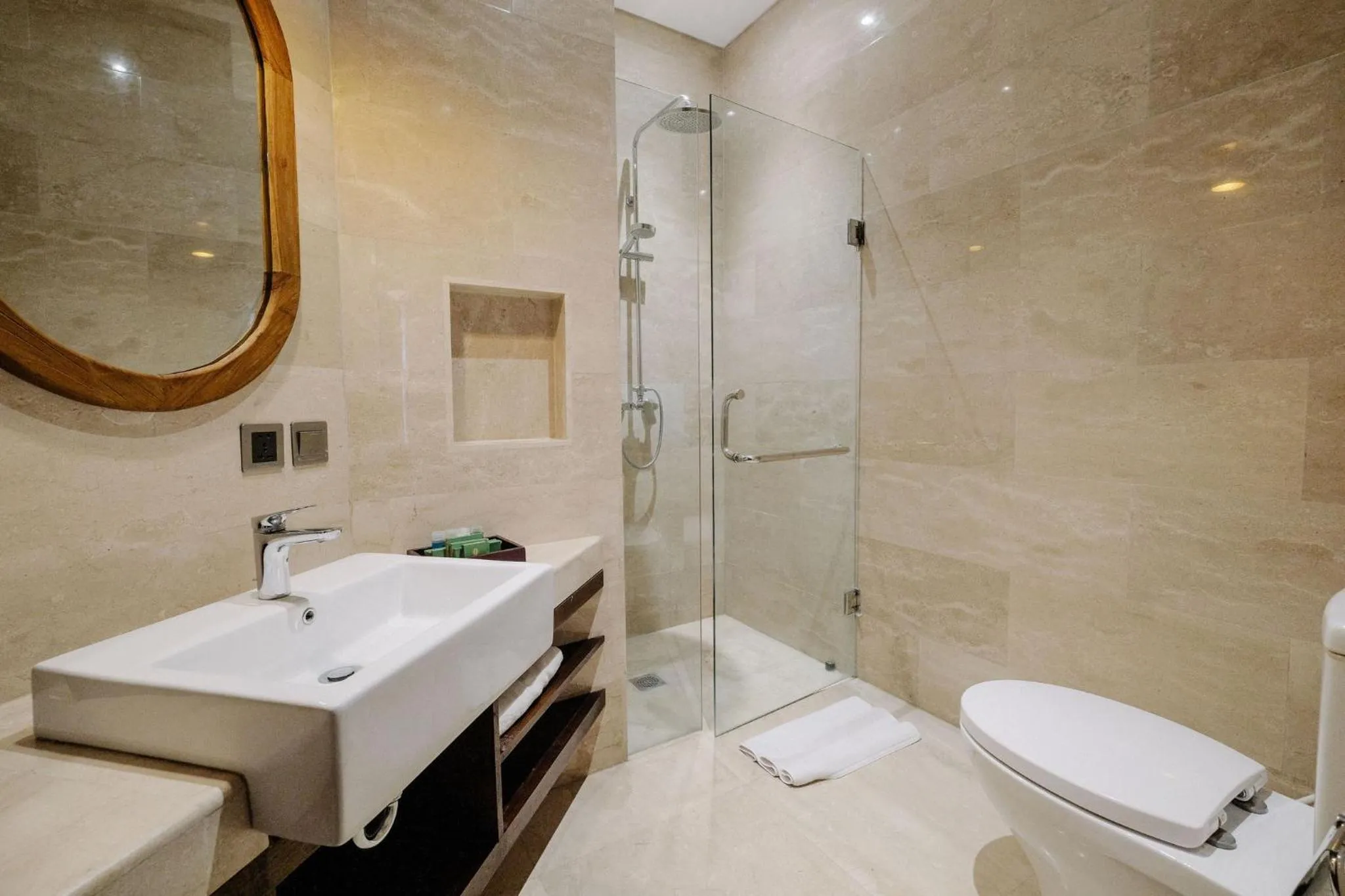 Bathroom in djabu Seminyak Hotel