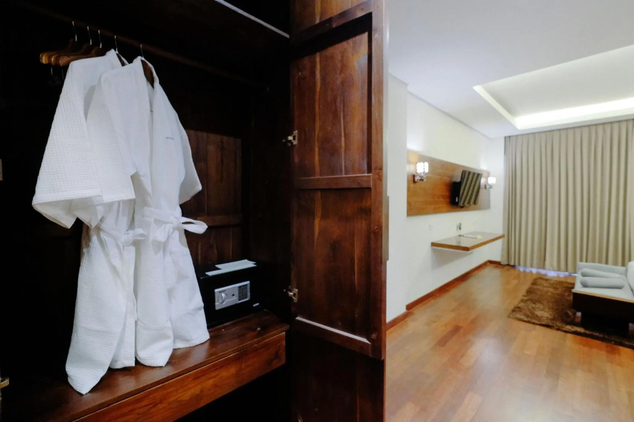 wardrobe in djabu Seminyak Hotel