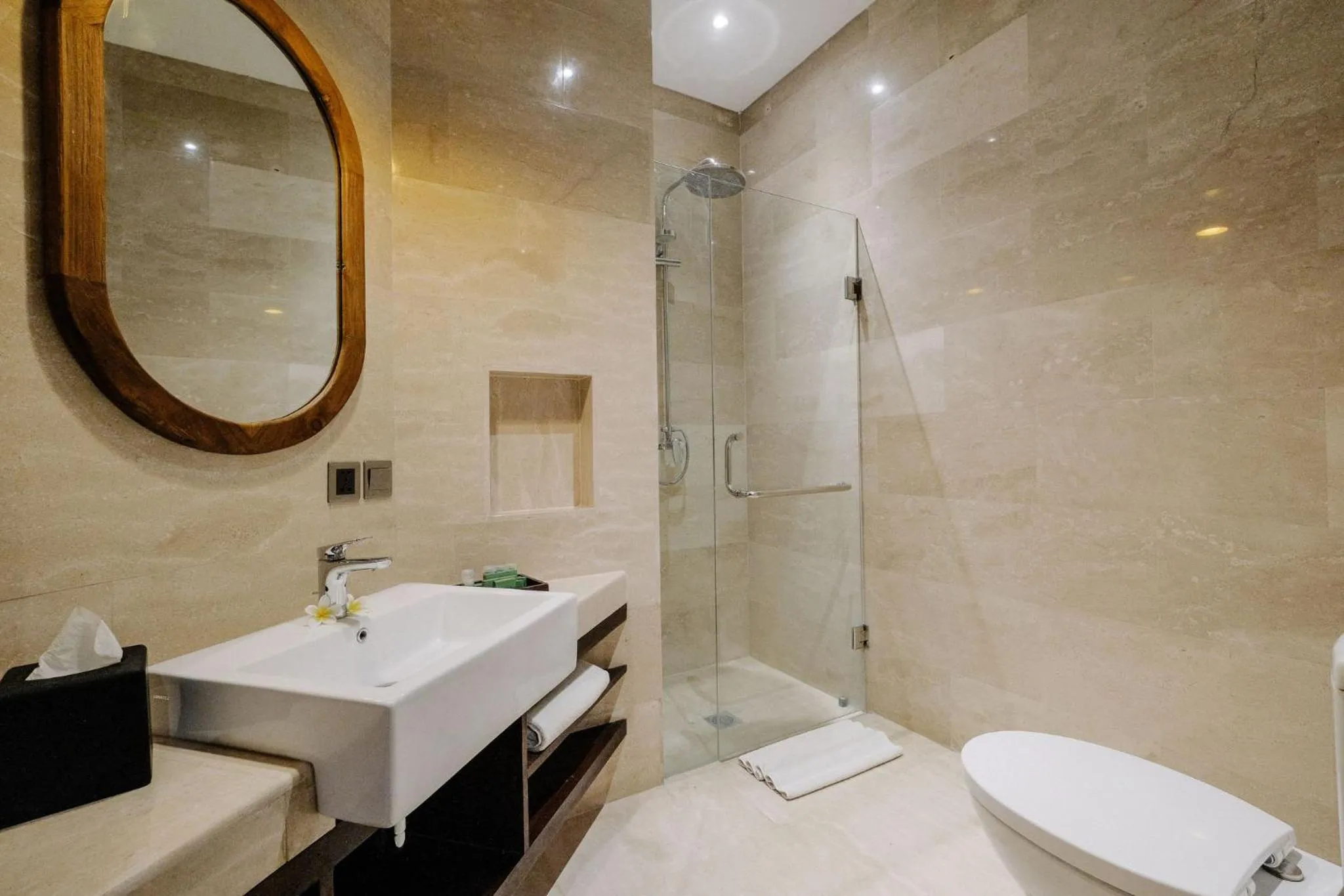 Bathroom in djabu Seminyak Hotel