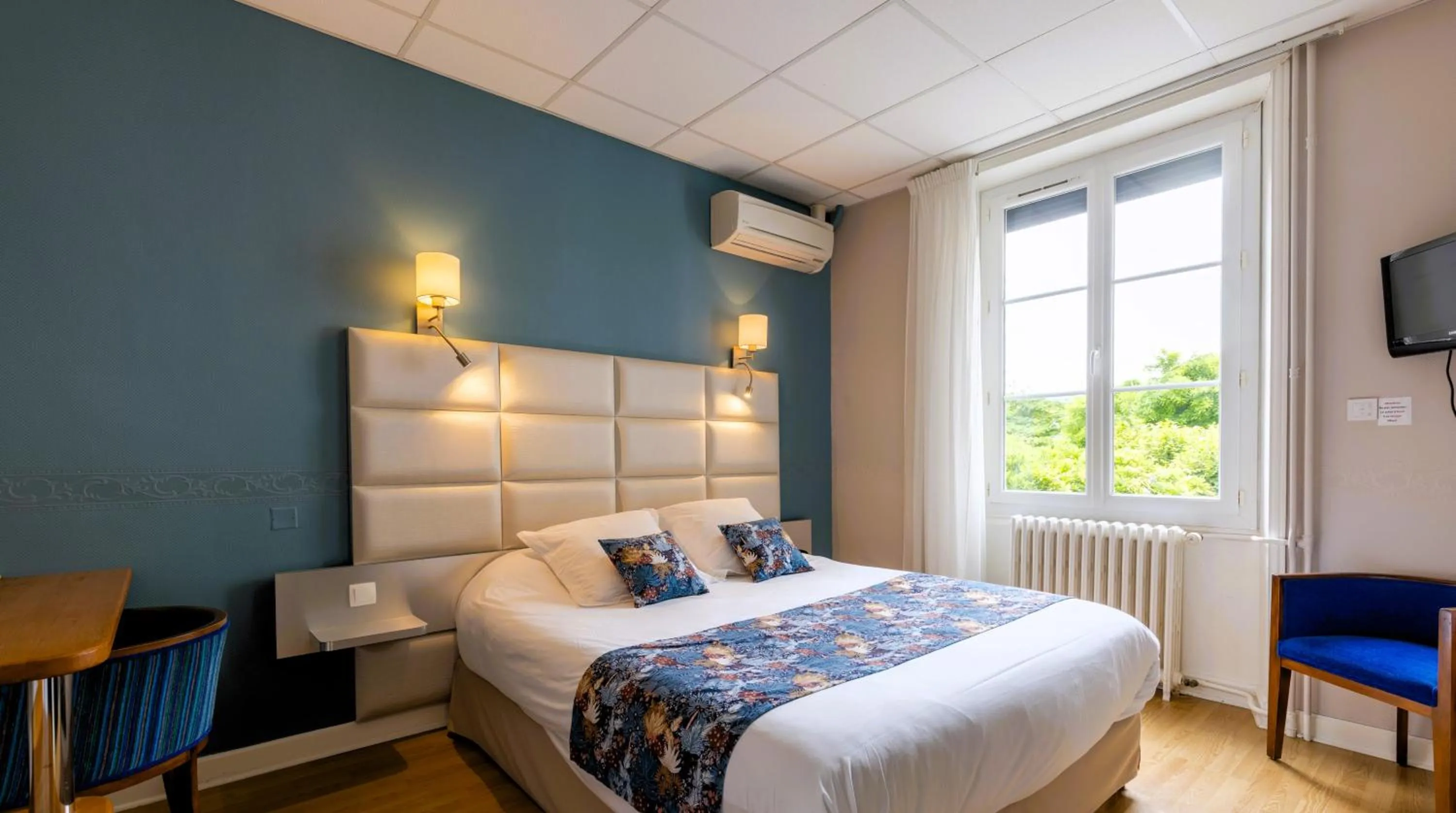 Bedroom, Bed in Le Sablier du Temps