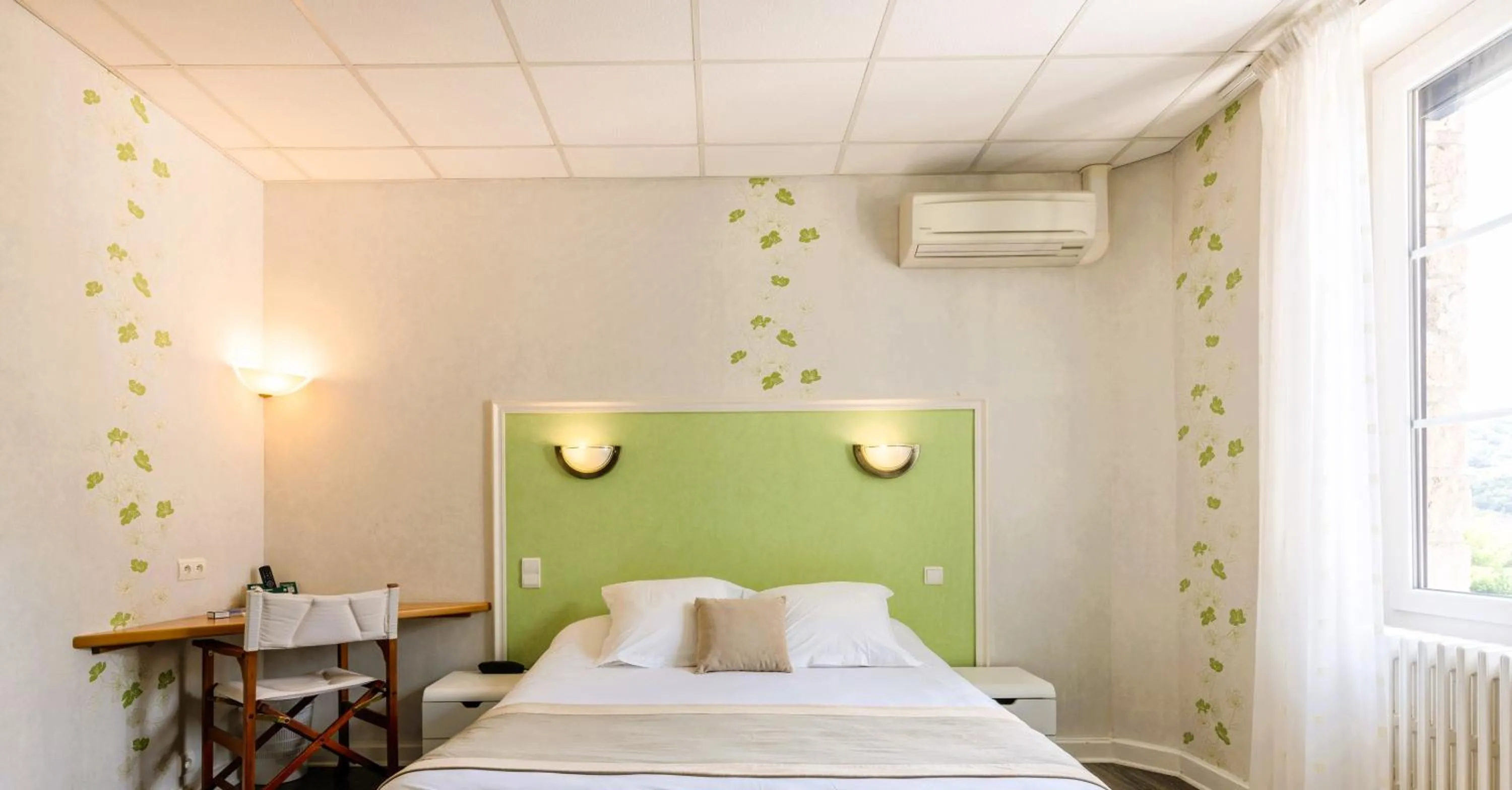 Bedroom, Bed in Le Sablier du Temps