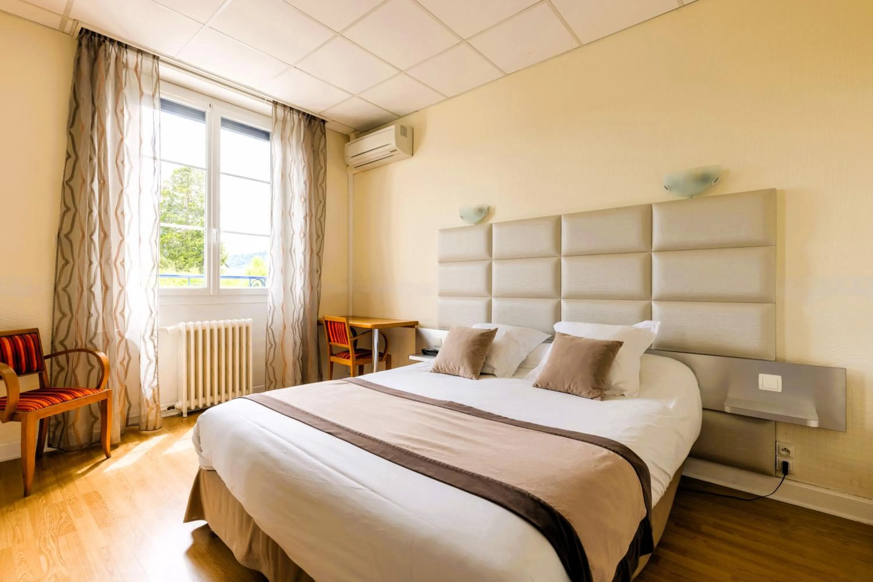 Bedroom, Bed in Le Sablier du Temps