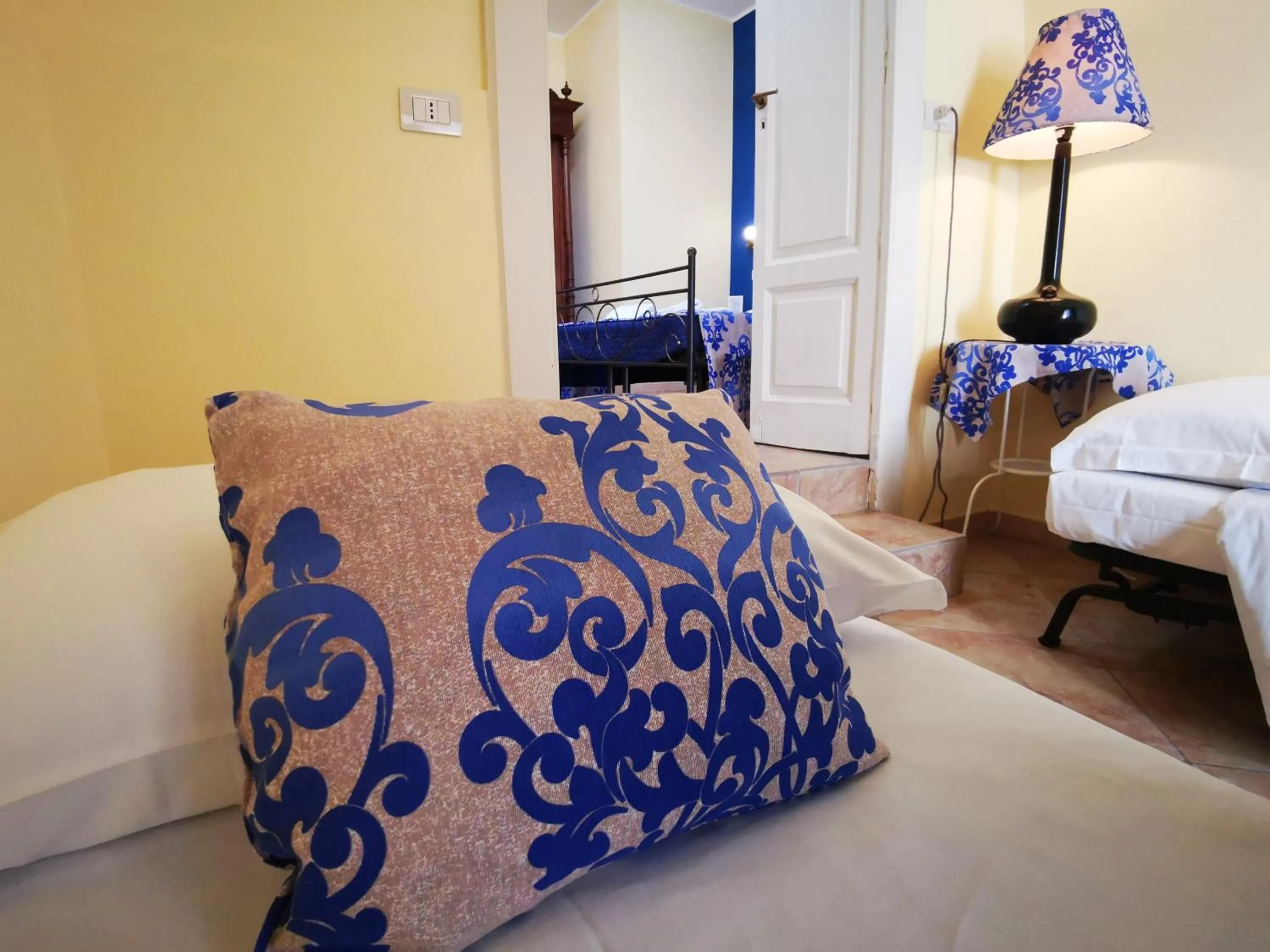 Photo of the whole room, Bed in Del Centro