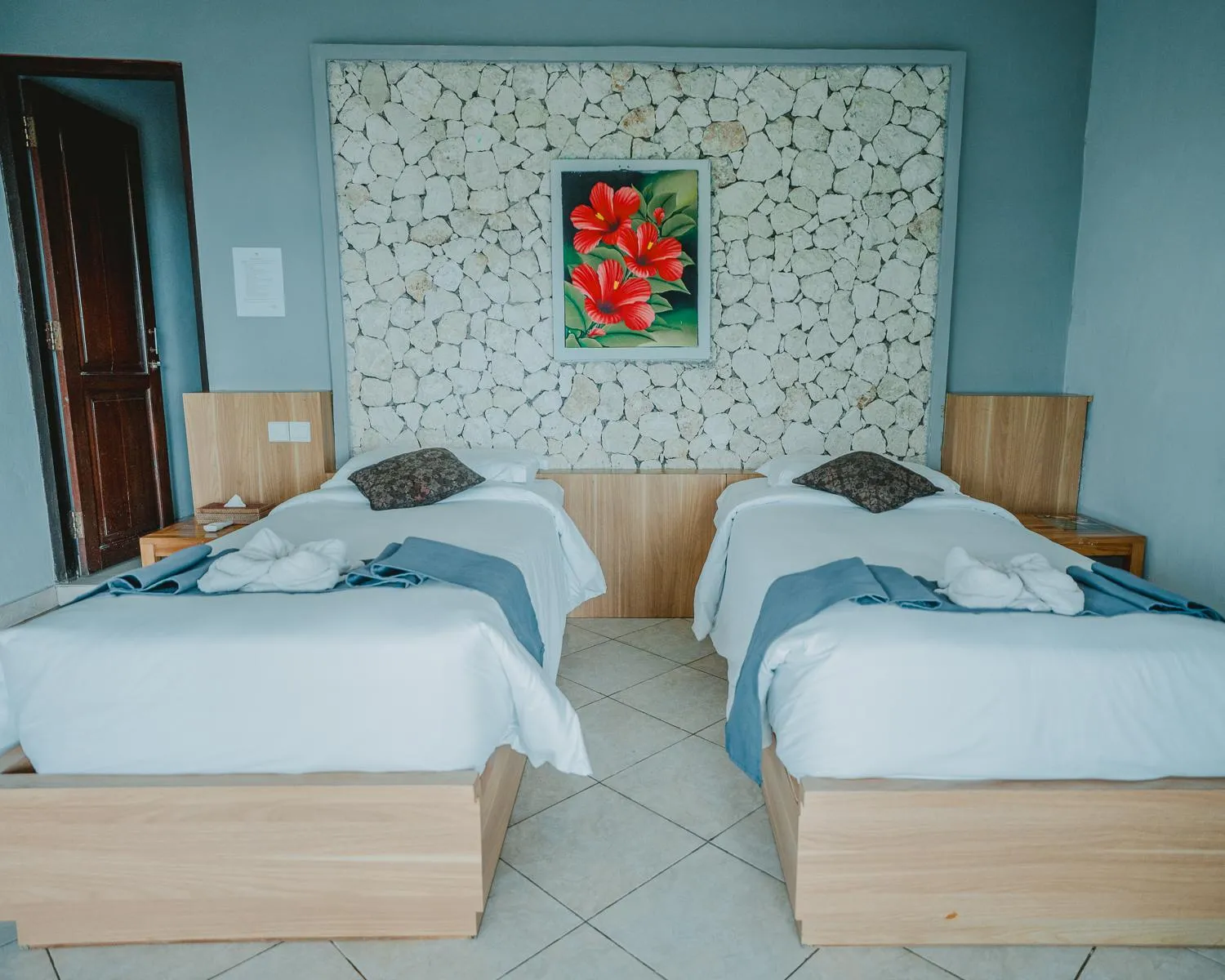 Bed in The Tanis Beach Resort Nusa Lembongan