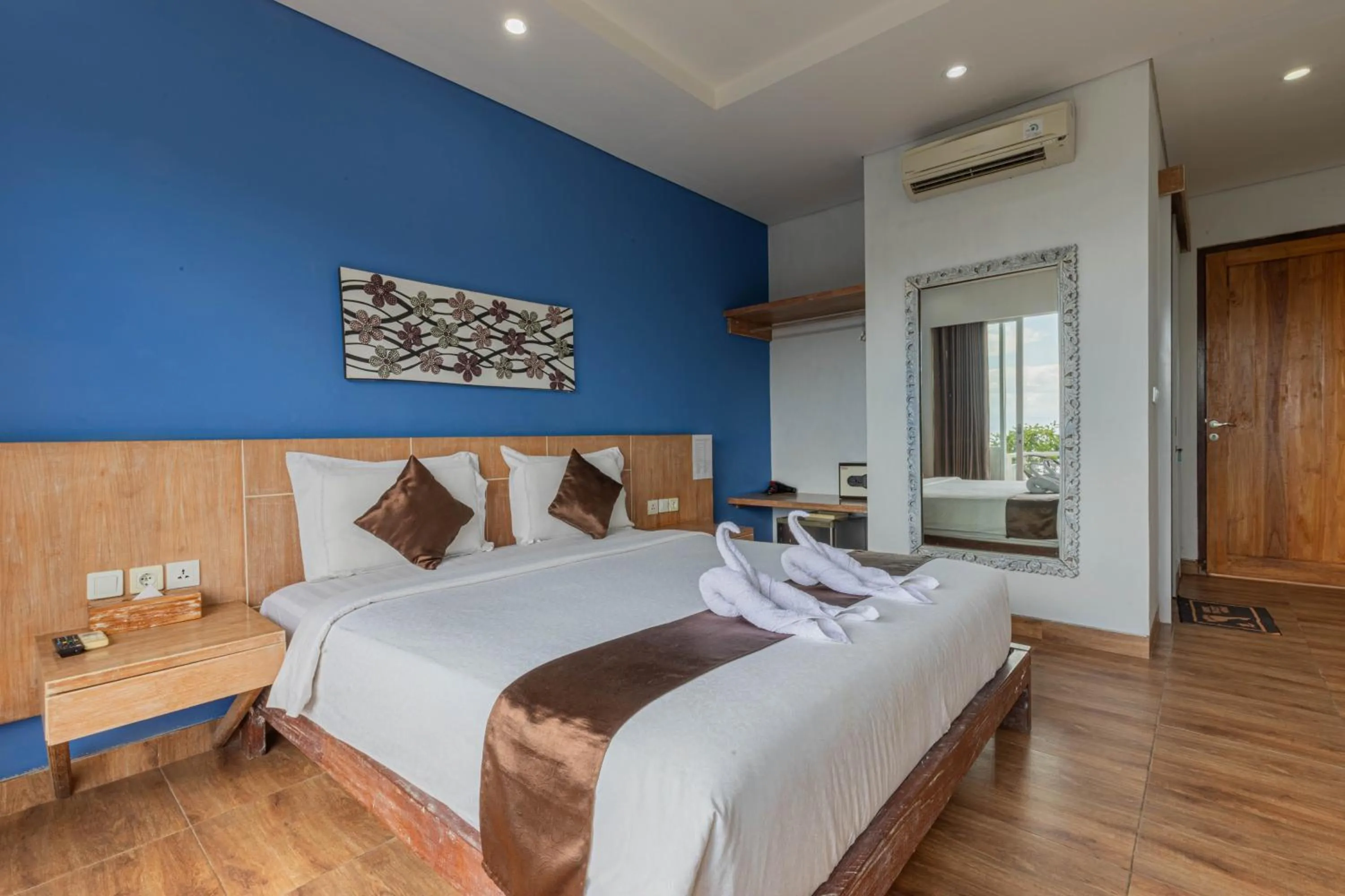 Bed in The Tanis Beach Resort Nusa Lembongan