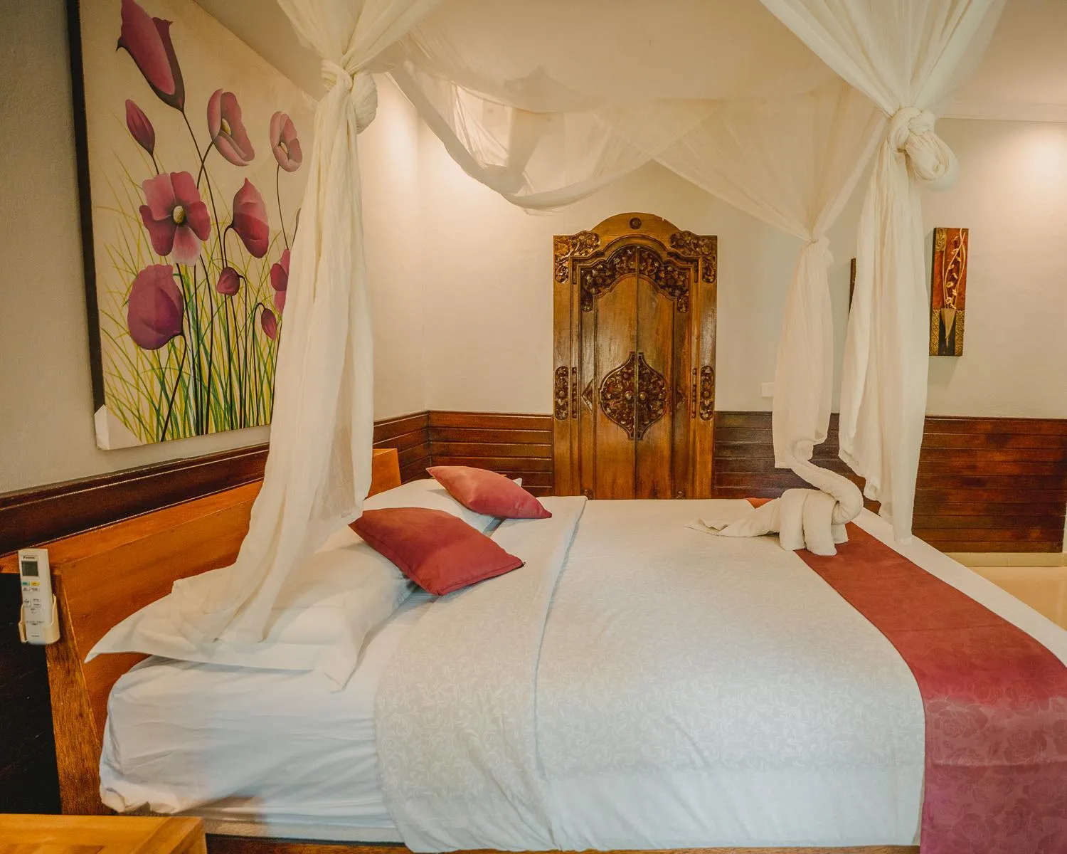 Bed in The Tanis Beach Resort Nusa Lembongan