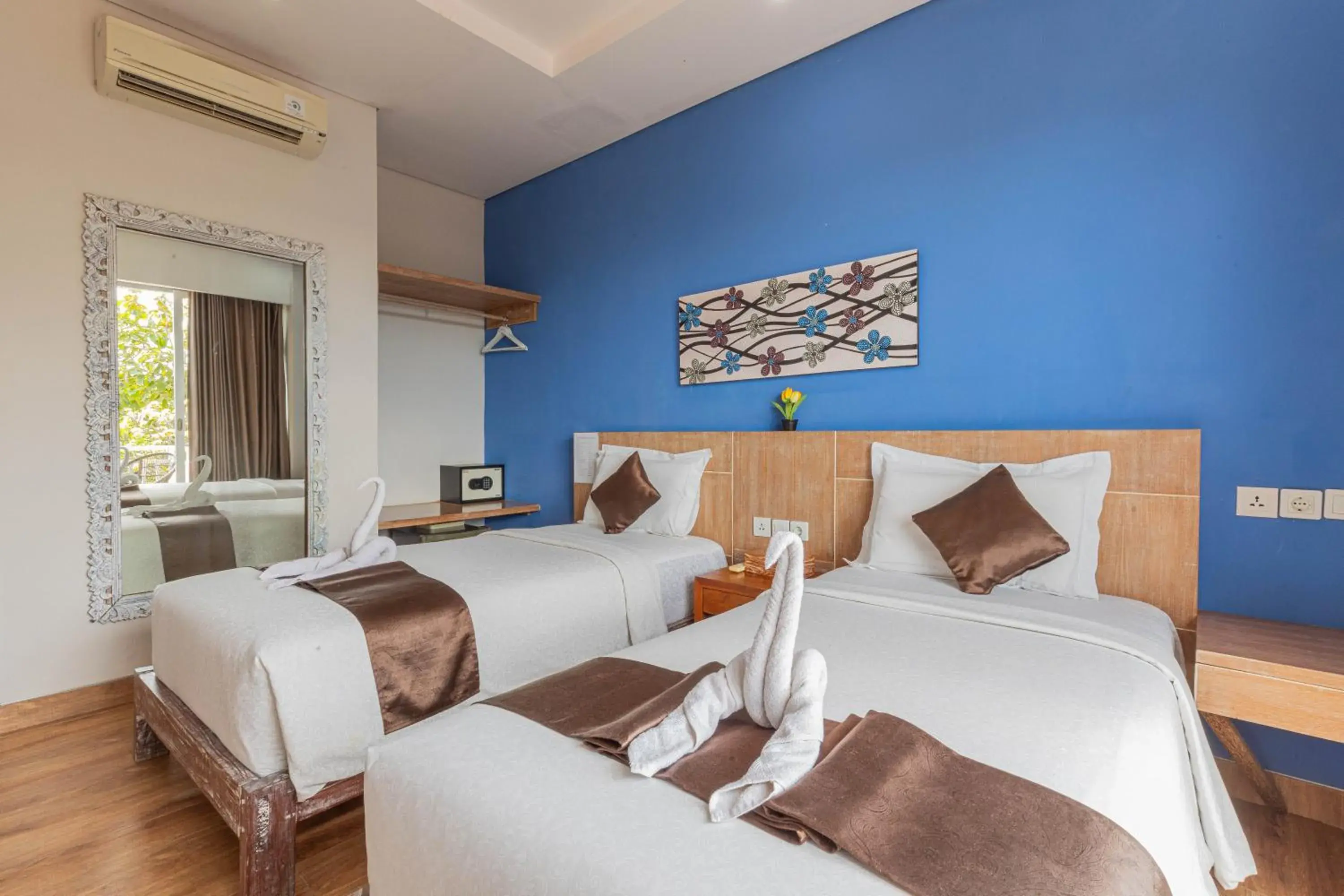 Deluxe Twin Room with Sea View in The Tanis Beach Resort Nusa Lembongan Deluxe Twin Room with Sea View in The Tanis Beach Resort Nusa Lembongan
