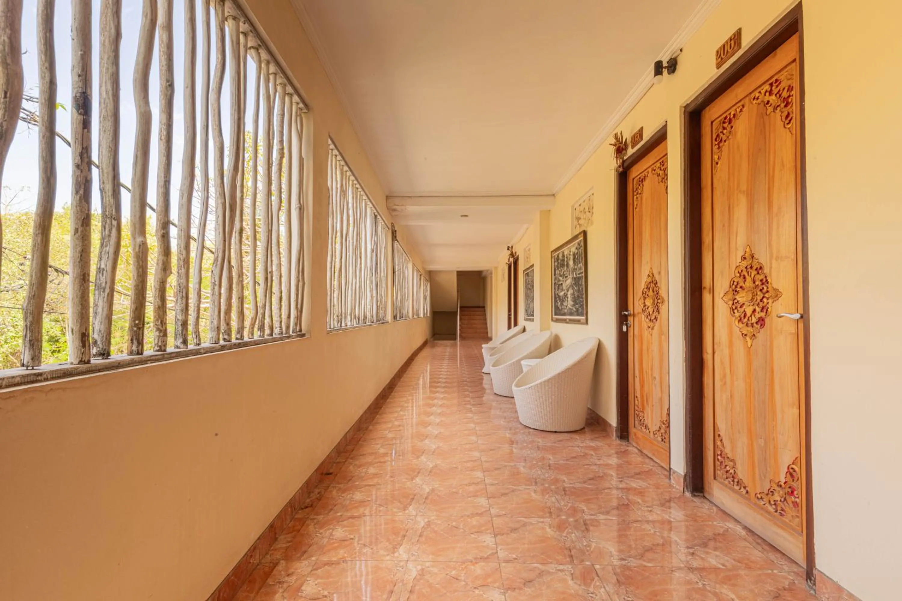 Seating area in The Tanis Beach Resort Nusa Lembongan