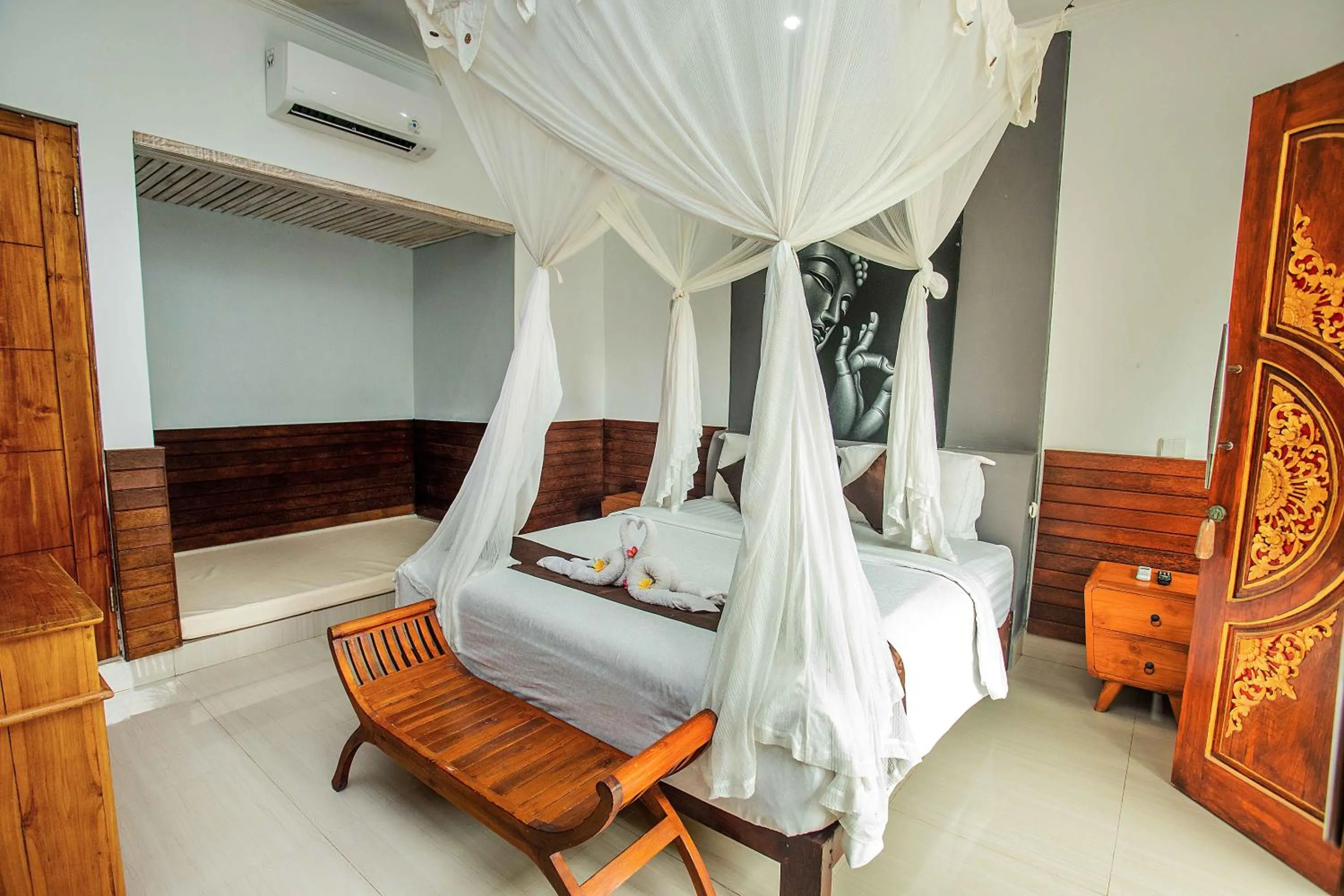 Bed in The Tanis Beach Resort Nusa Lembongan