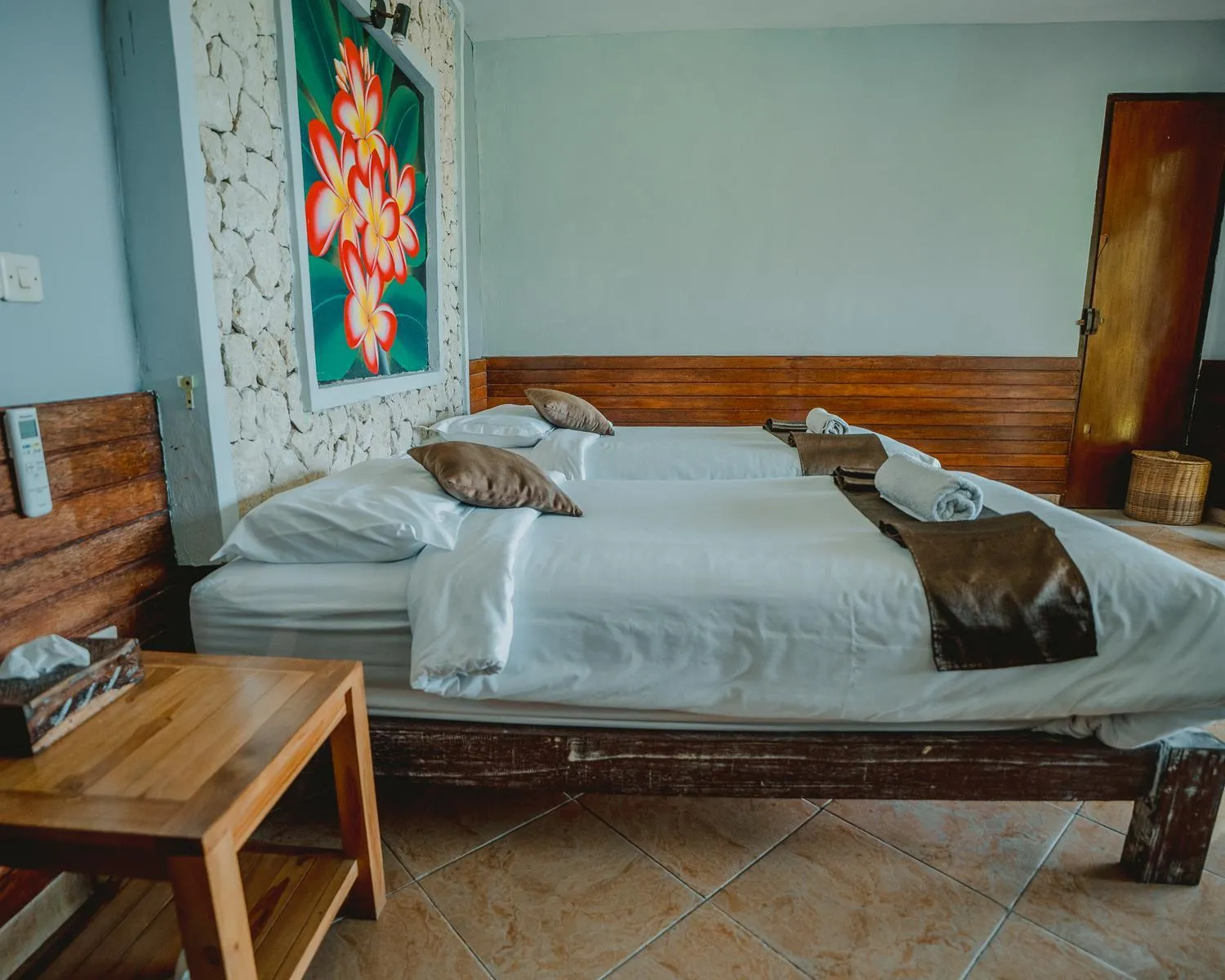 Bed in The Tanis Beach Resort Nusa Lembongan