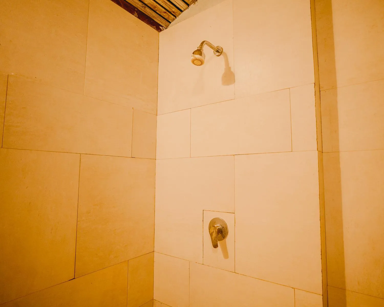 Shower in The Tanis Beach Resort Nusa Lembongan