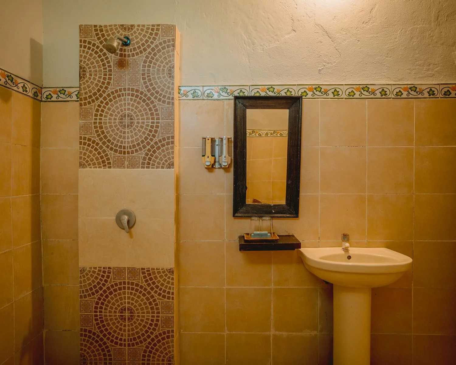 Shower in The Tanis Beach Resort Nusa Lembongan