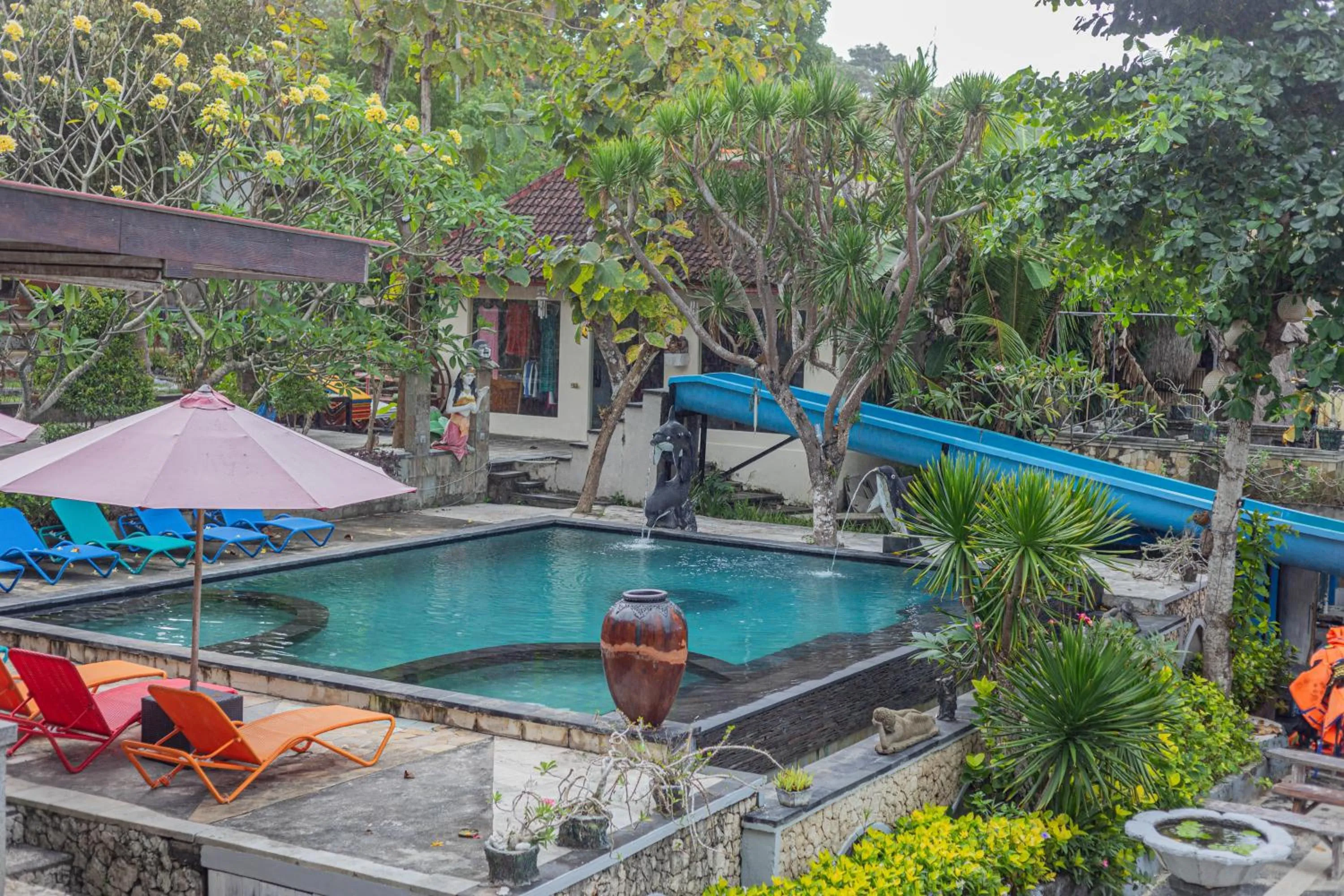 Swimming pool in The Tanis Beach Resort Nusa Lembongan