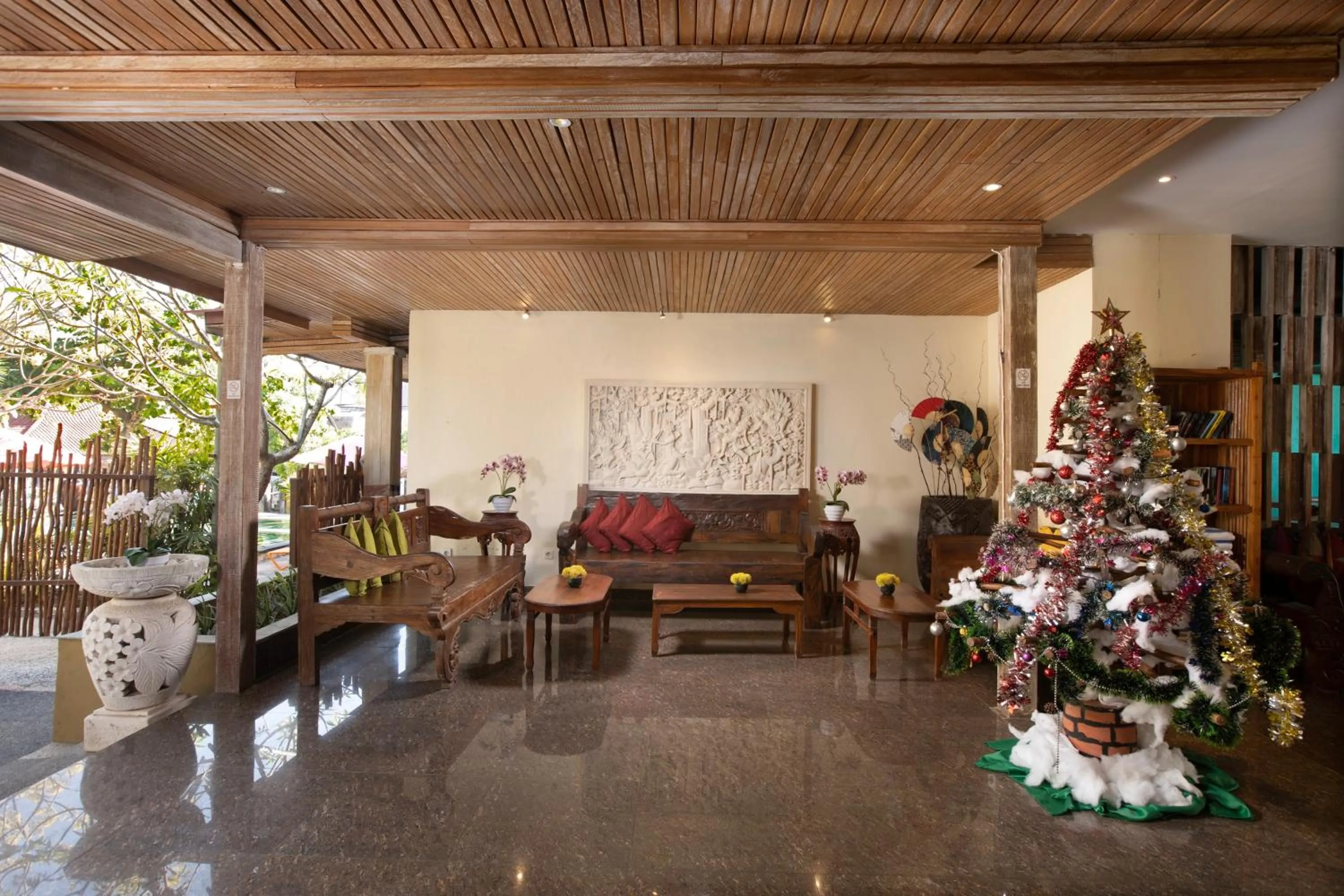 Lobby or reception in The Tanis Beach Resort Nusa Lembongan