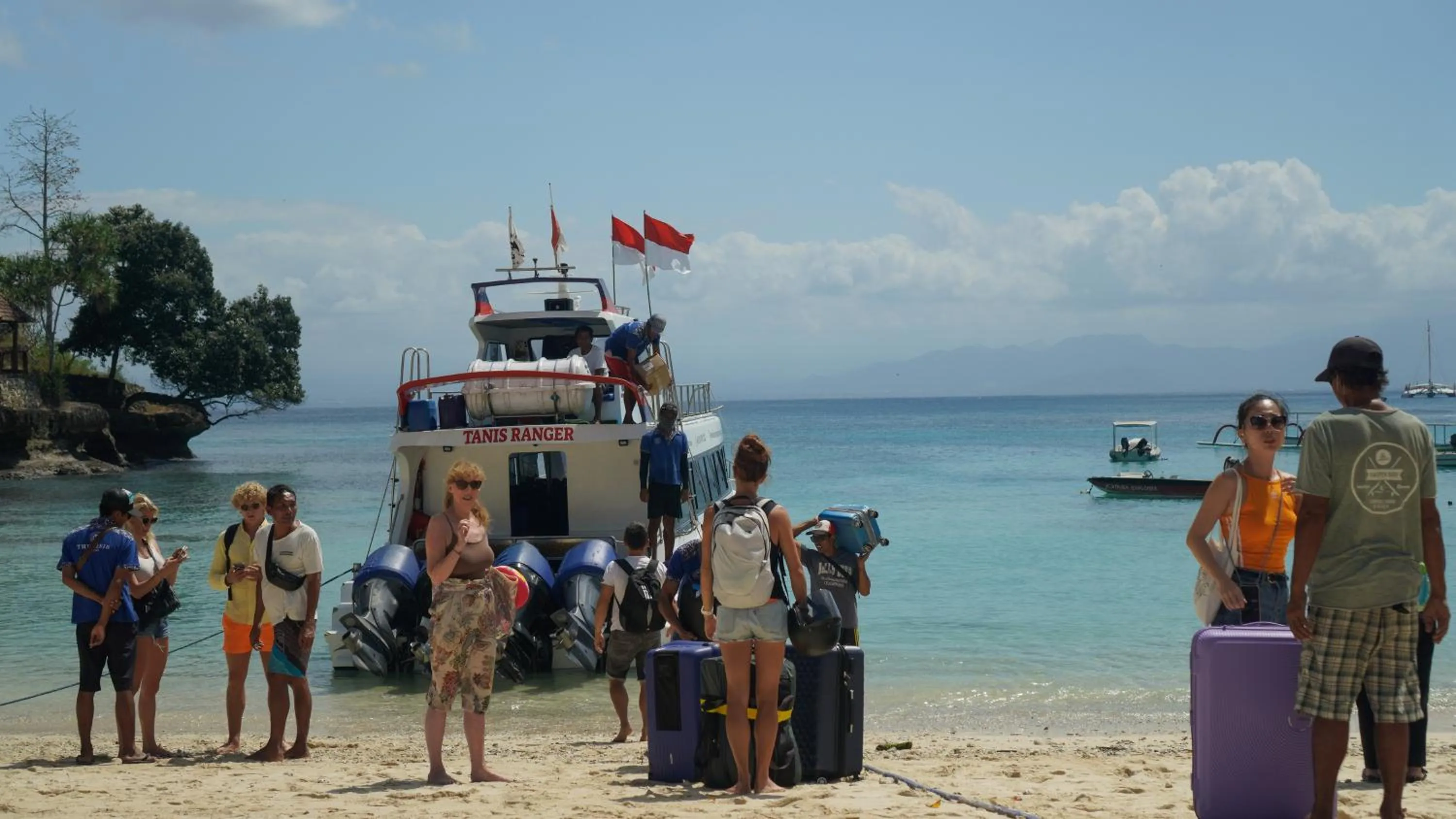 Beach in The Tanis Beach Resort Nusa Lembongan