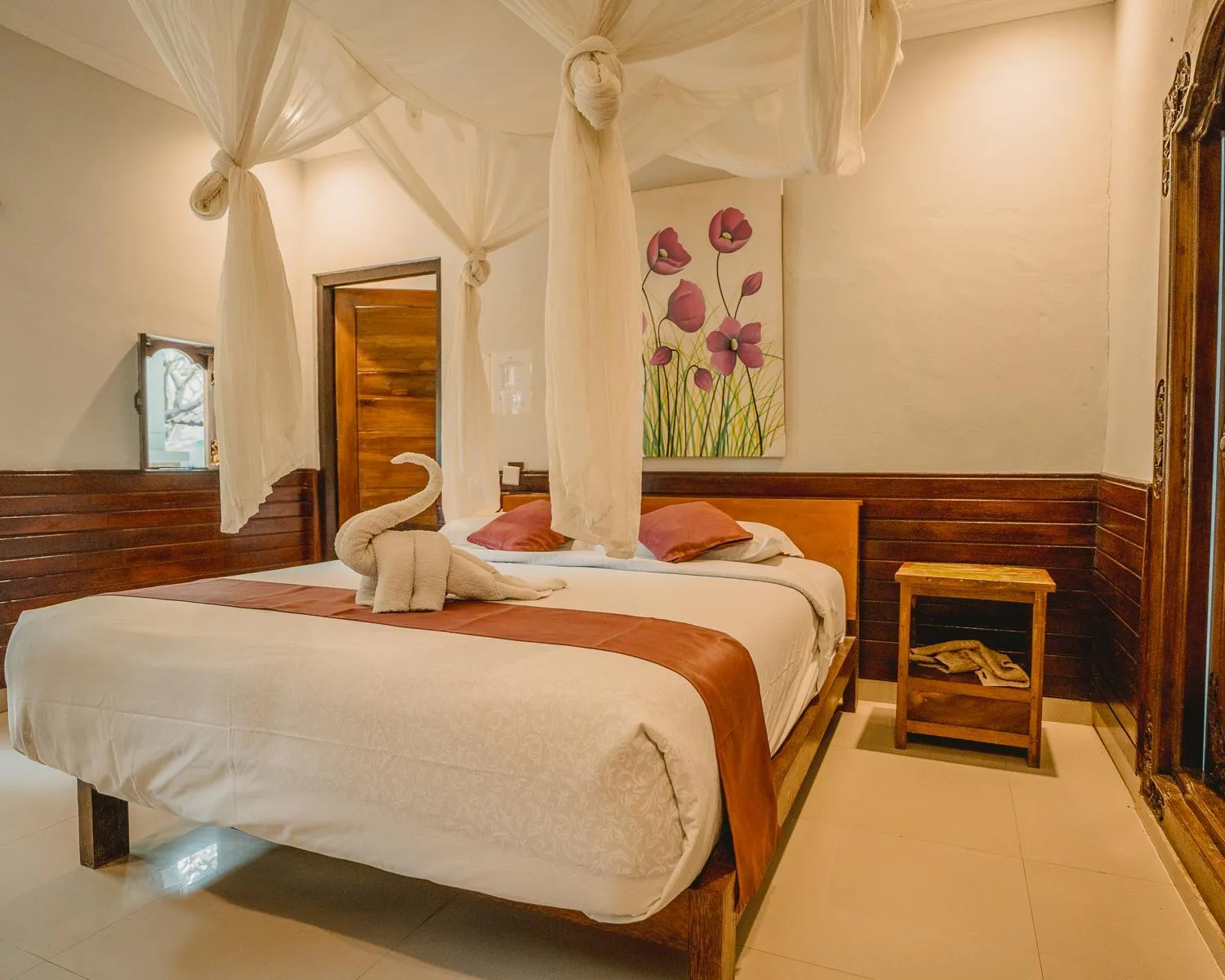 Bed in The Tanis Beach Resort Nusa Lembongan