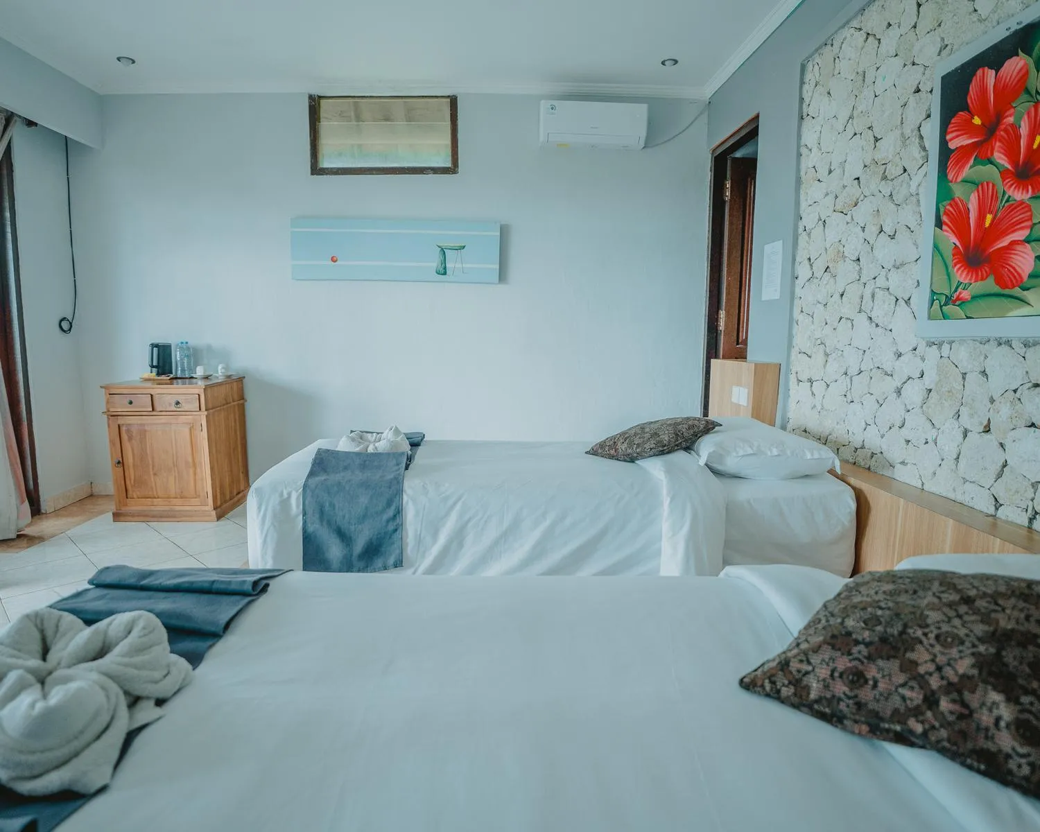 Bed in The Tanis Beach Resort Nusa Lembongan