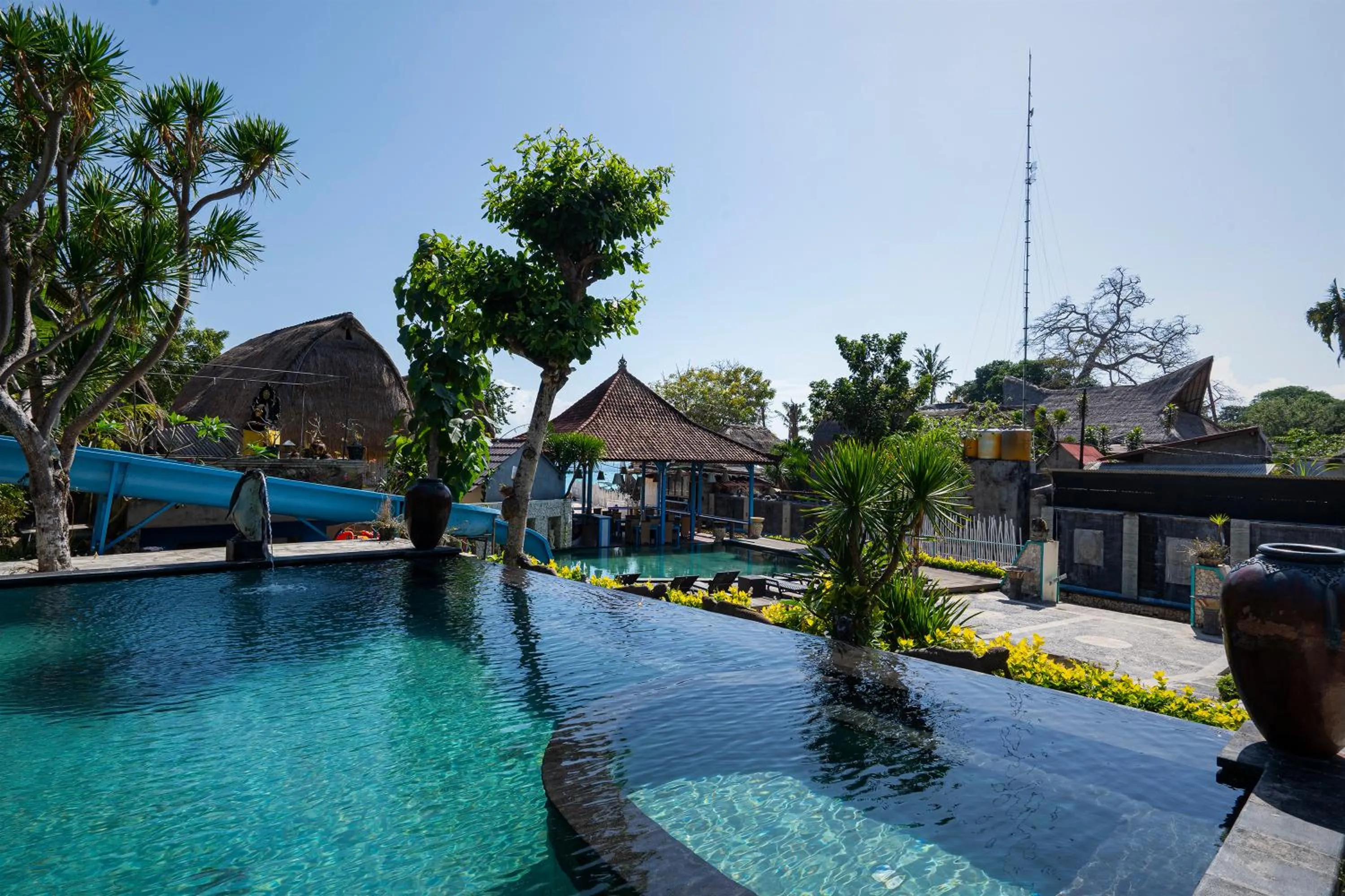 Swimming pool in The Tanis Beach Resort Nusa Lembongan