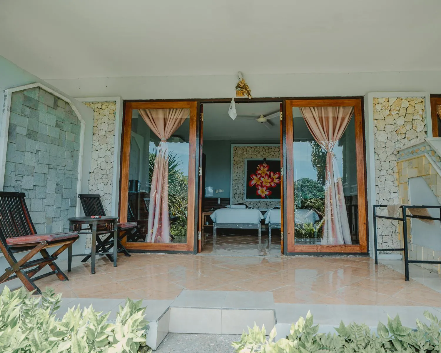 Bed in The Tanis Beach Resort Nusa Lembongan