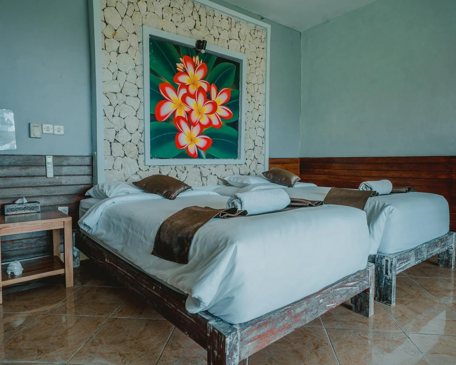 Photo of the whole room, Bed in The Tanis Beach Resort Nusa Lembongan