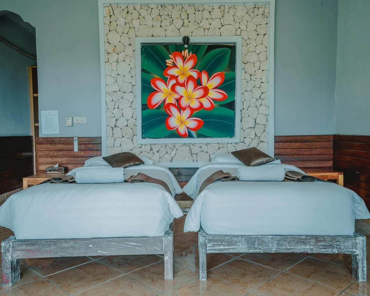 Bed in The Tanis Beach Resort Nusa Lembongan