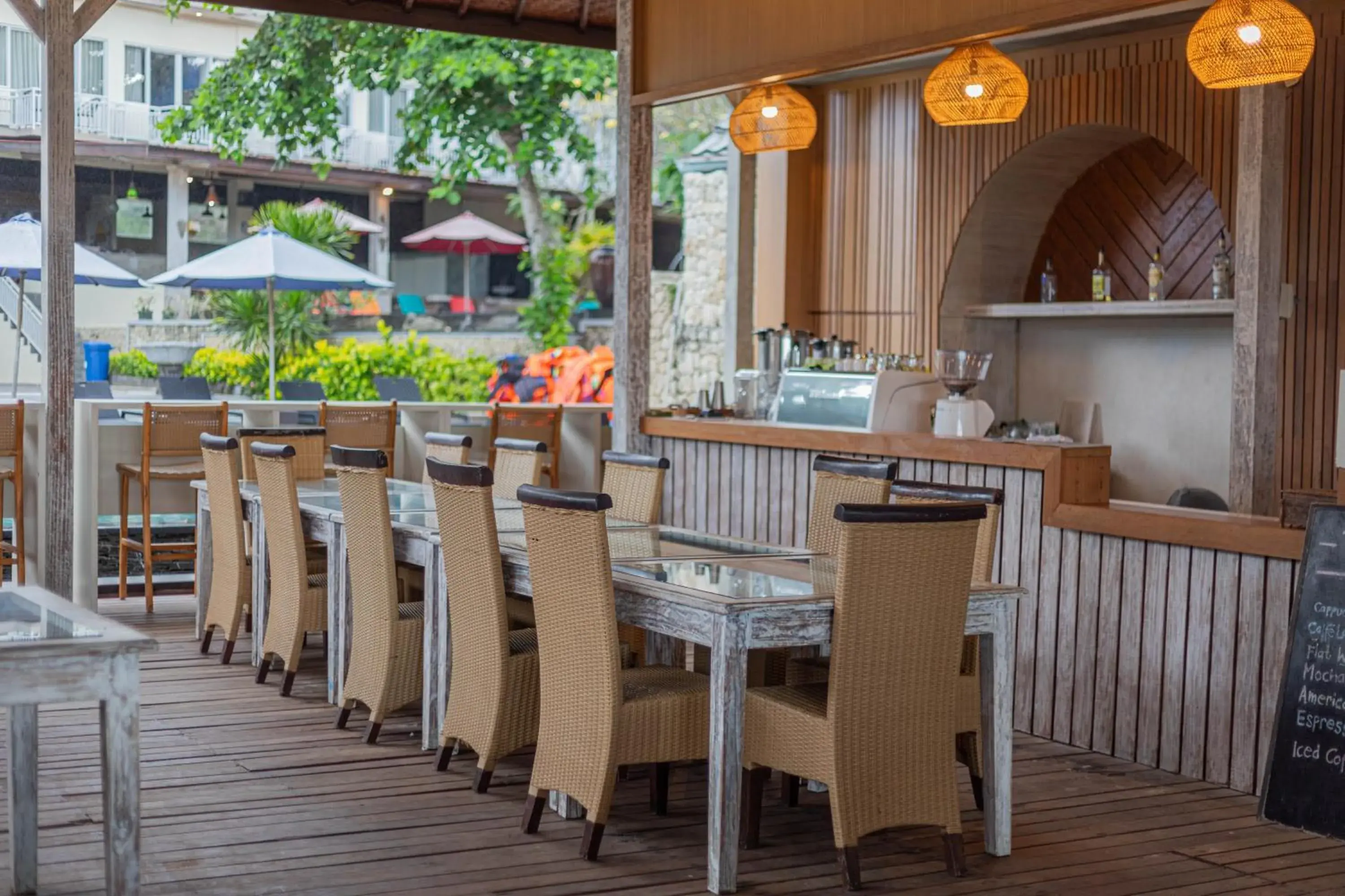 Restaurant/places to eat in The Tanis Beach Resort Nusa Lembongan Restaurant/places to eat in The Tanis Beach Resort Nusa Lembongan