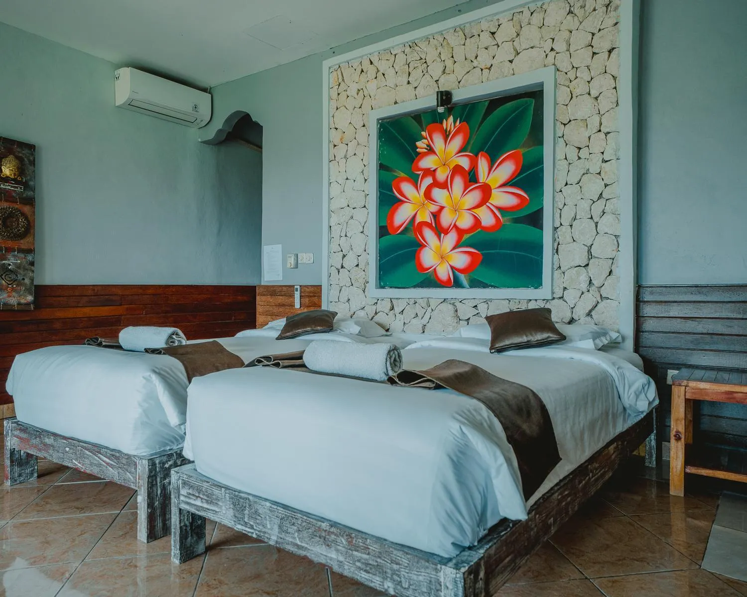 Photo of the whole room, Bed in The Tanis Beach Resort Nusa Lembongan