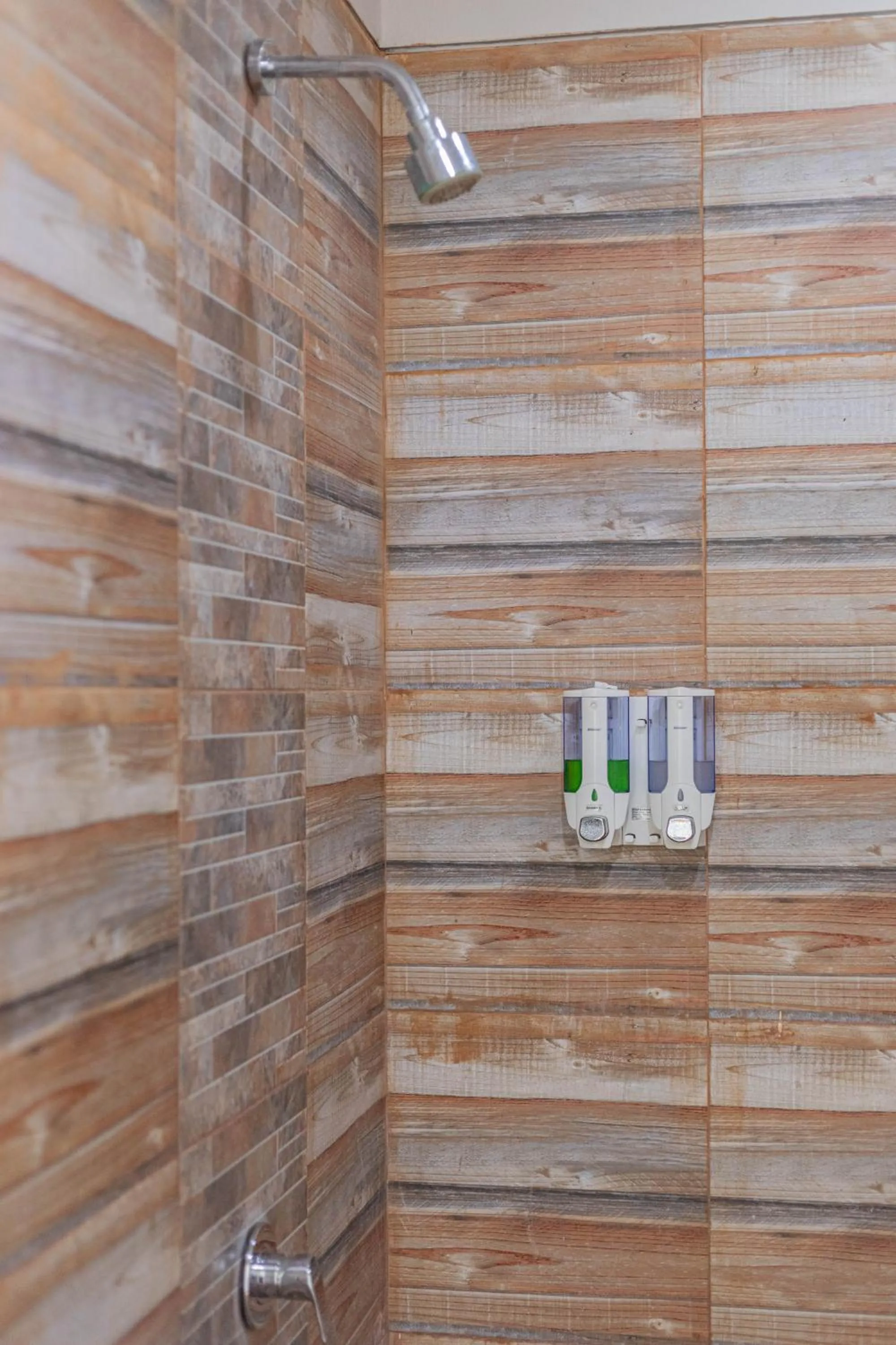 Shower in The Tanis Beach Resort Nusa Lembongan