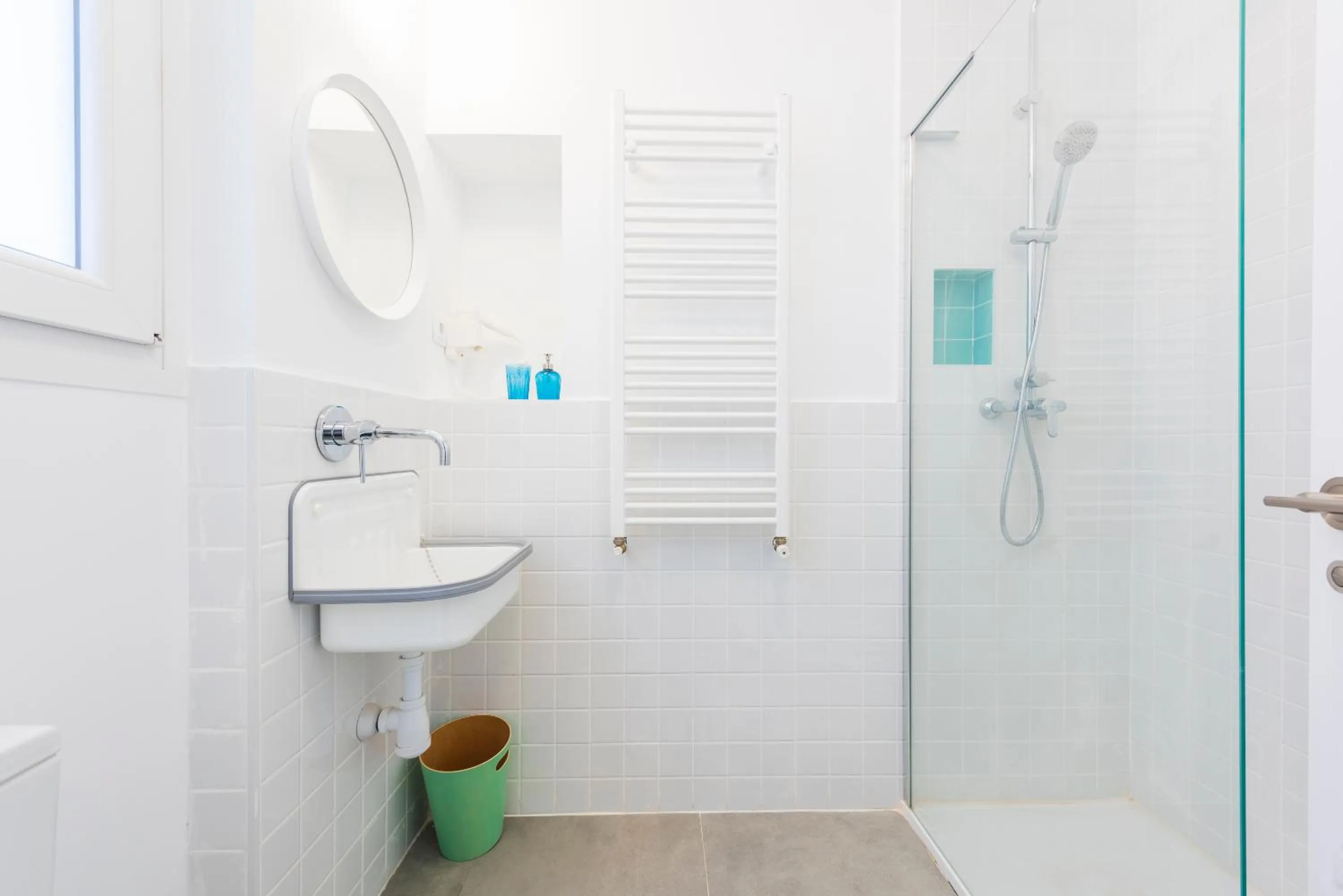 Shower in Be Mate Gran Vía Suites