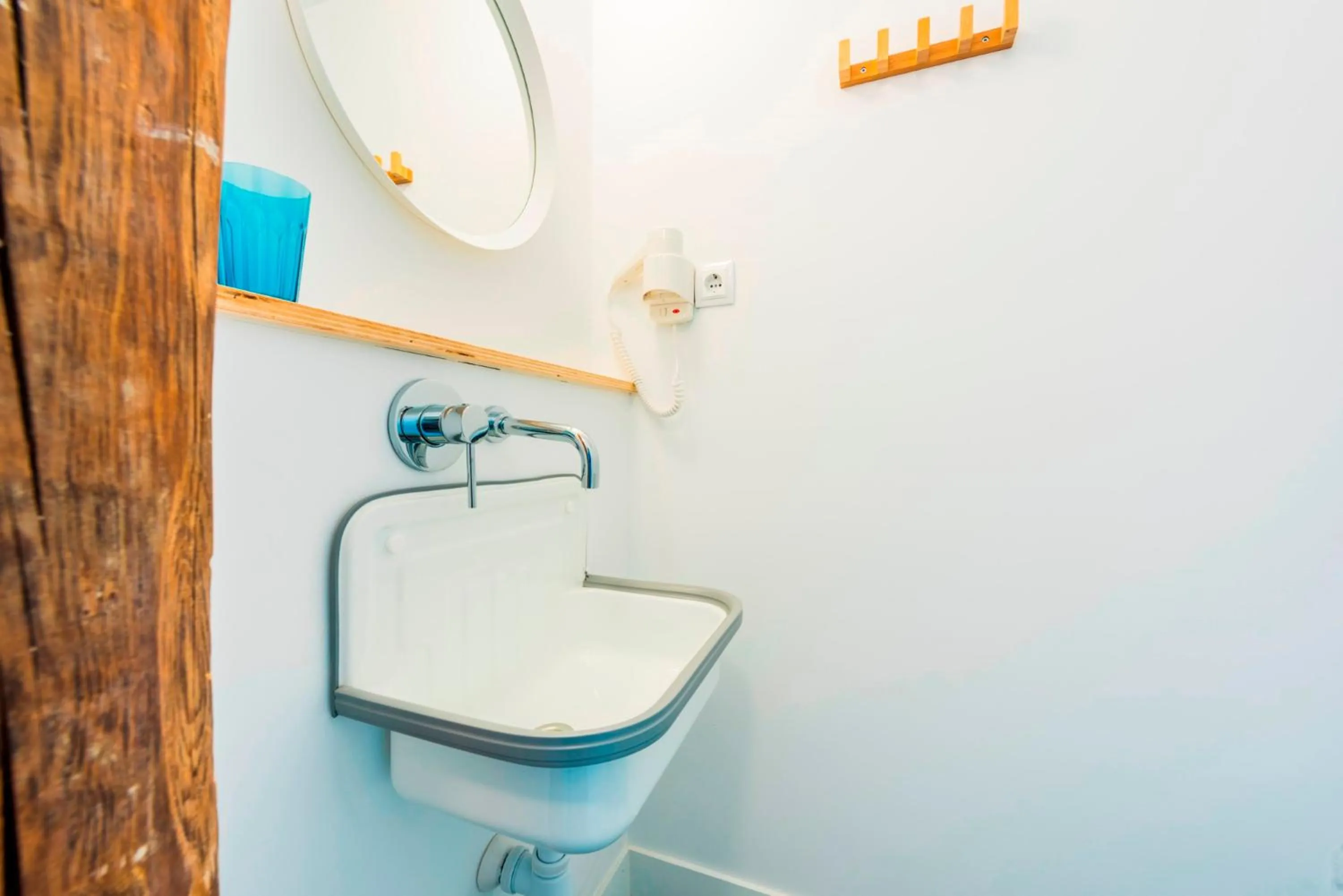 Toilet in Be Mate Gran Vía Suites