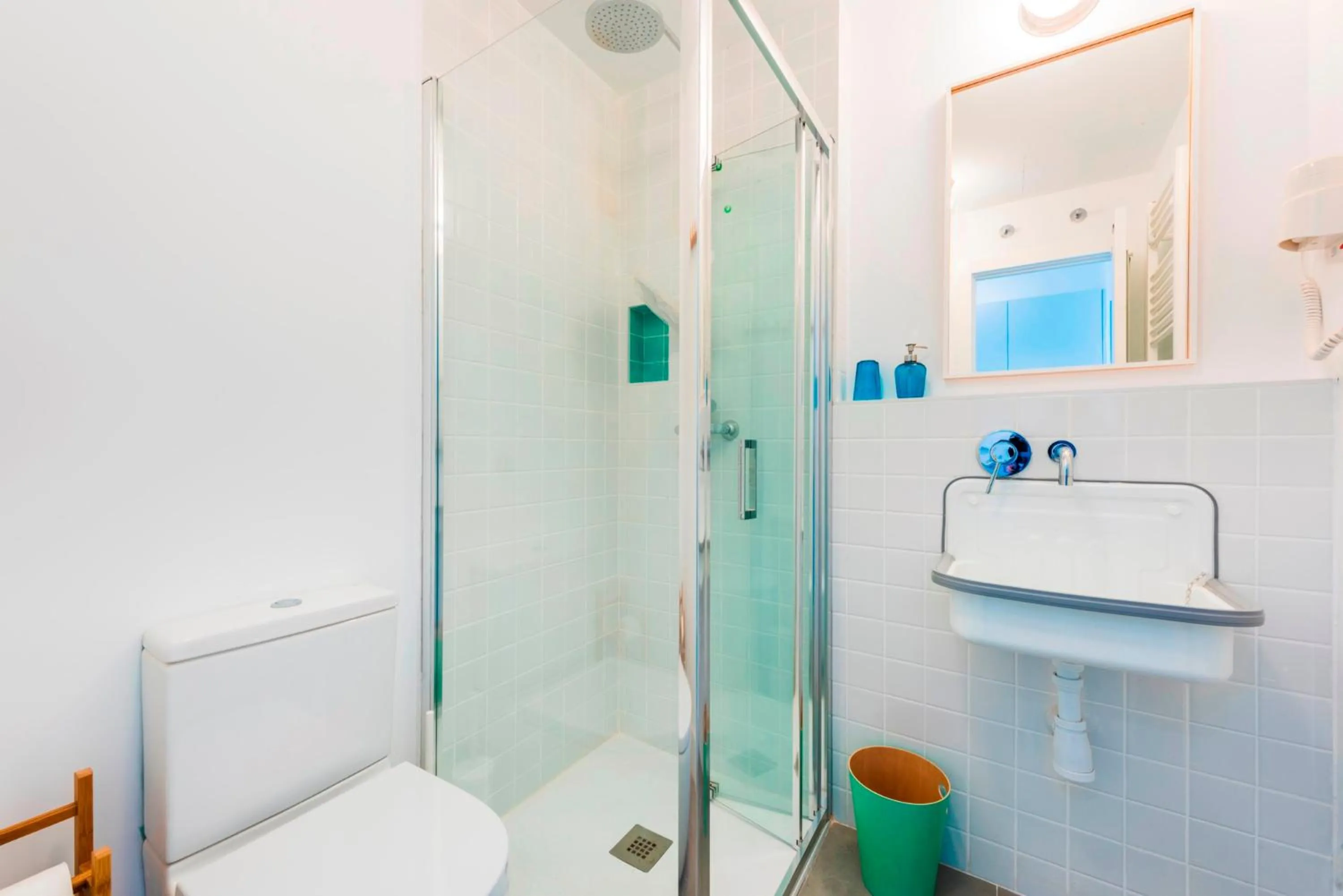 Shower in Be Mate Gran Vía Suites