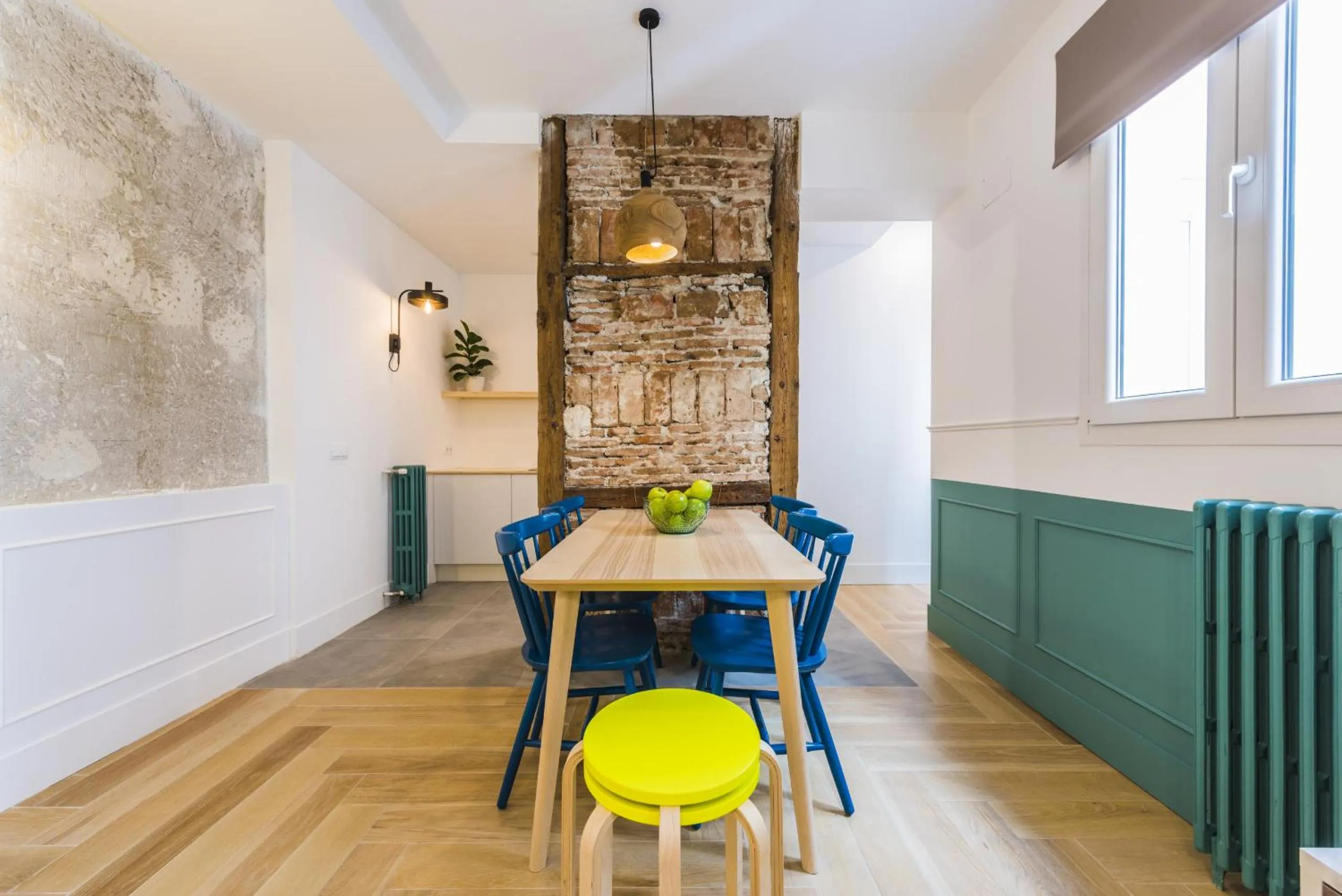 Kitchen or kitchenette in Be Mate Gran Vía Suites