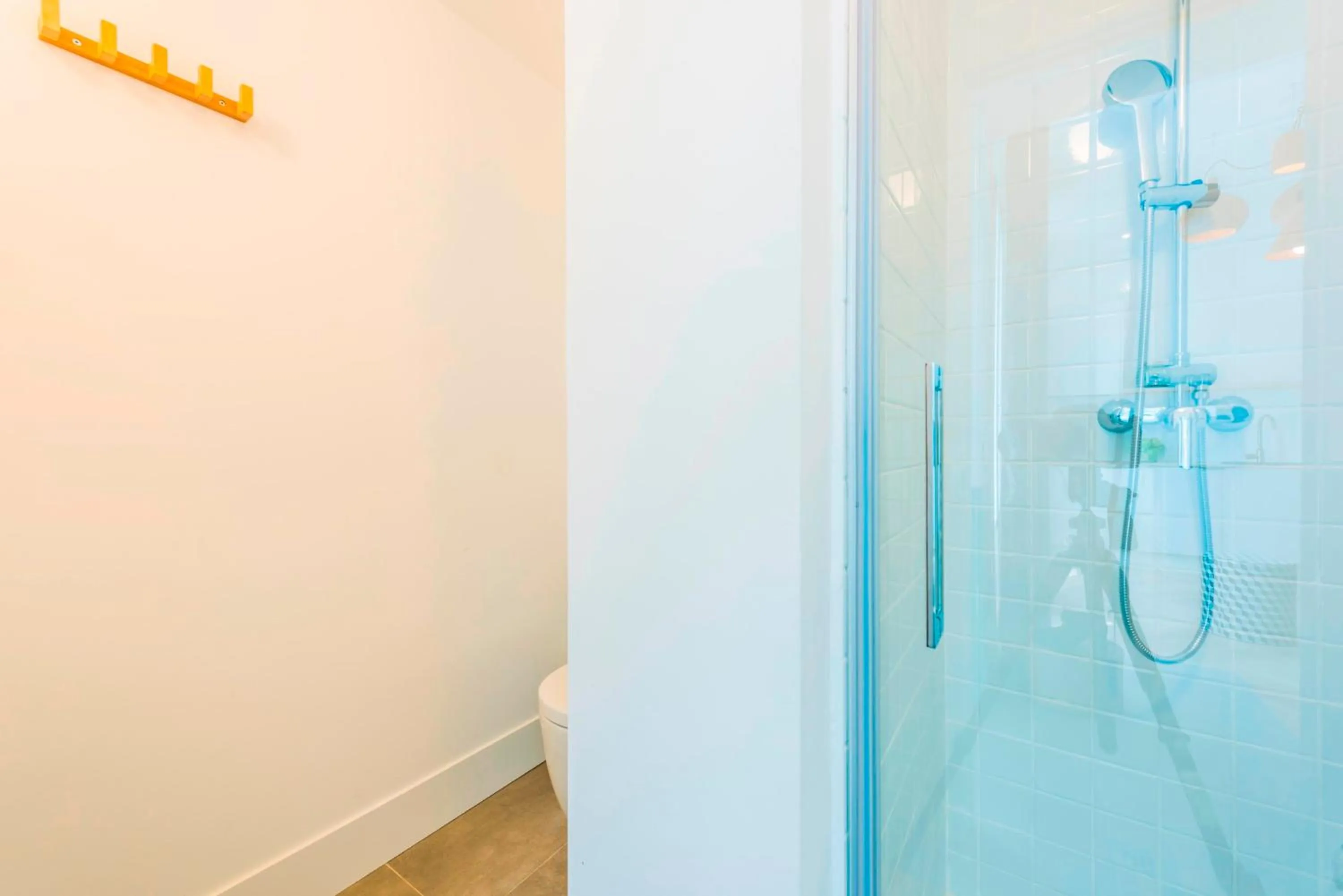 Shower in Be Mate Gran Vía Suites