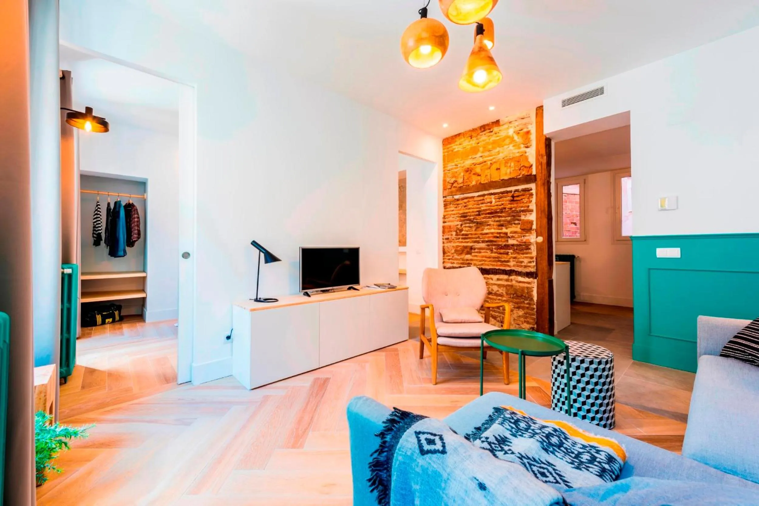 TV and multimedia in Be Mate Gran Vía Suites