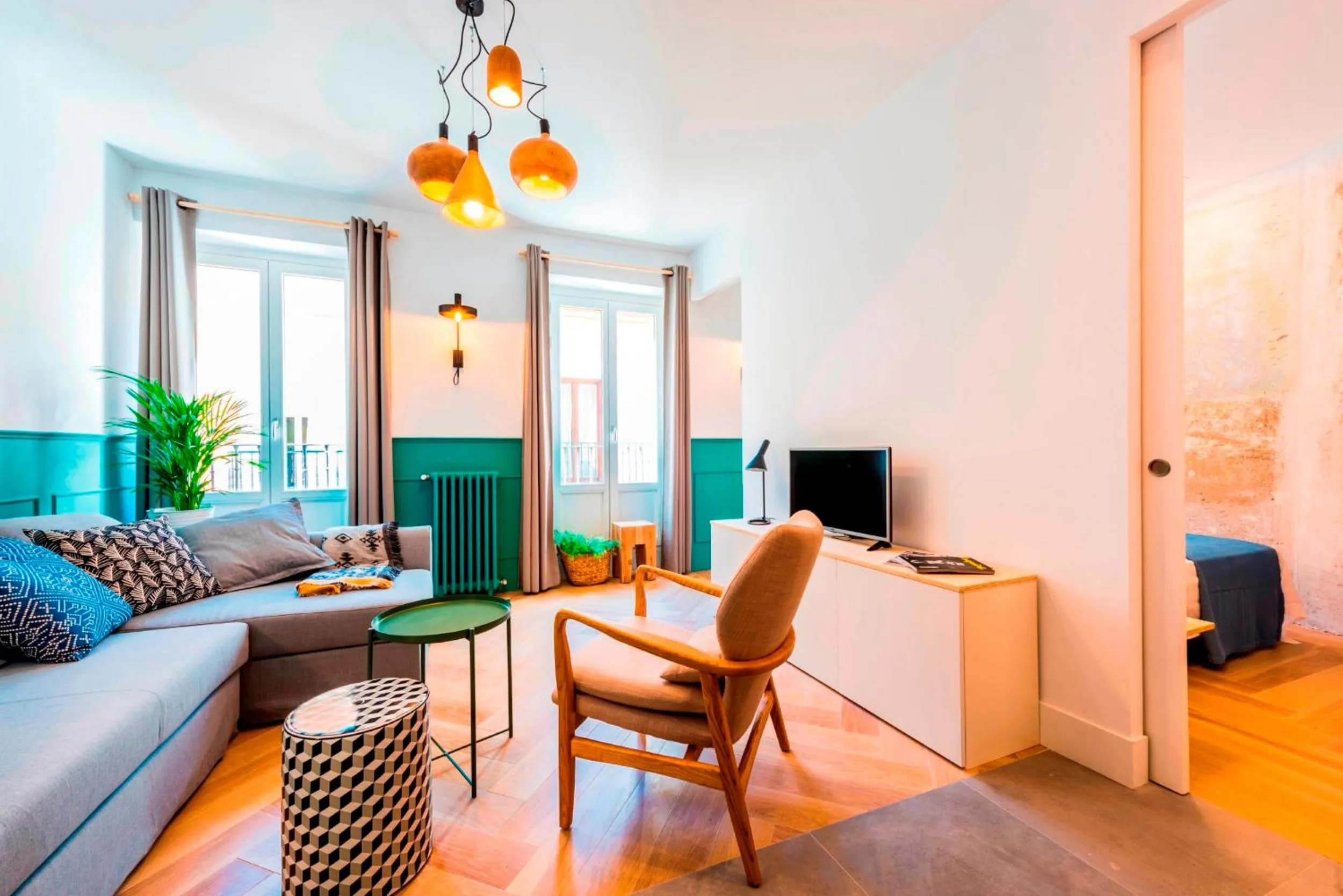 TV and multimedia in Be Mate Gran Vía Suites