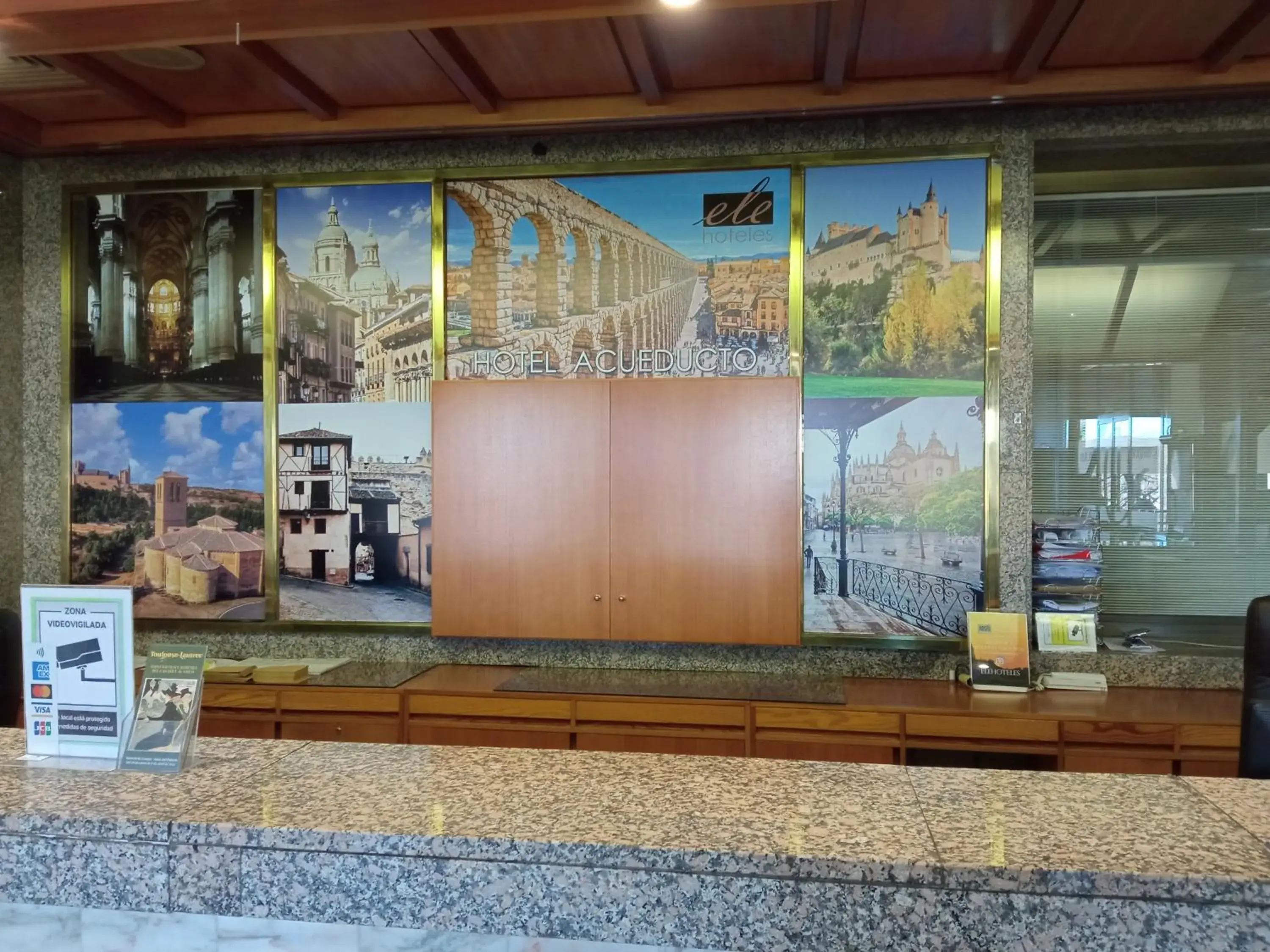 Lobby or reception in Hotel ELE Acueducto Lobby or reception in Hotel ELE Acueducto