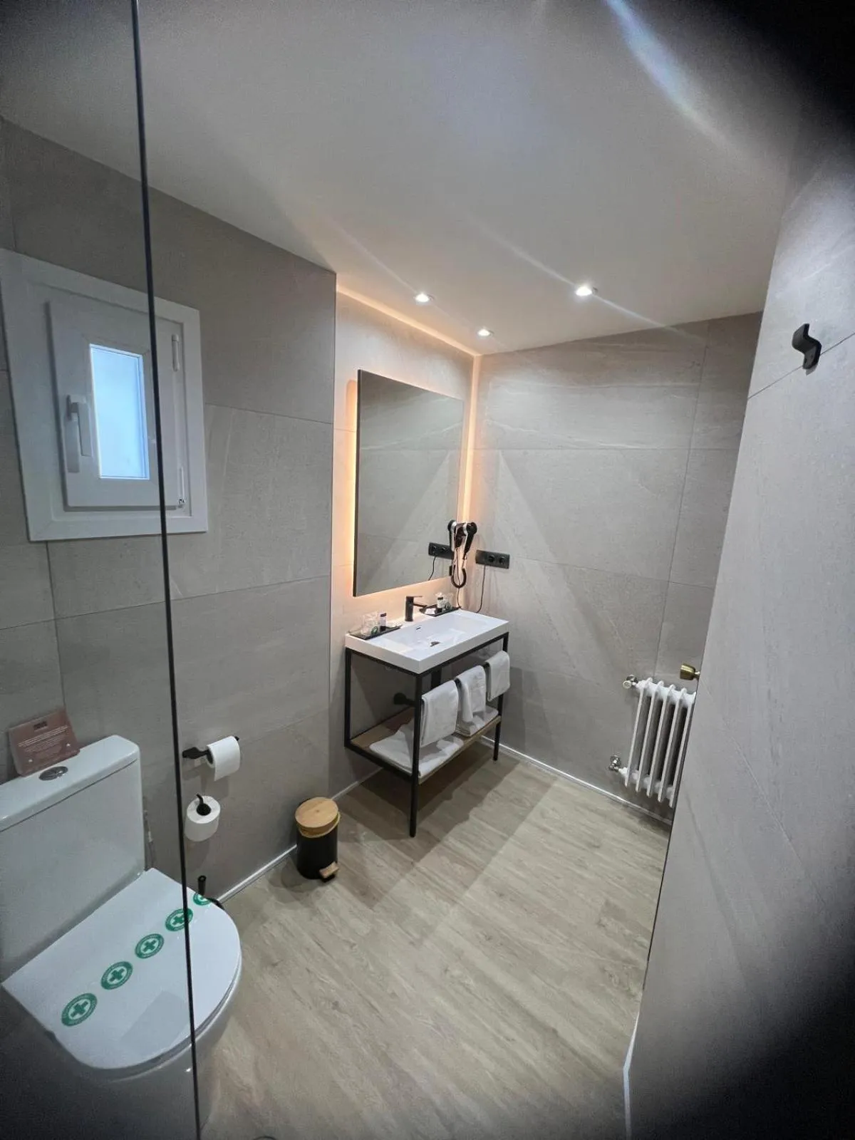 Shower in Hotel ELE Acueducto