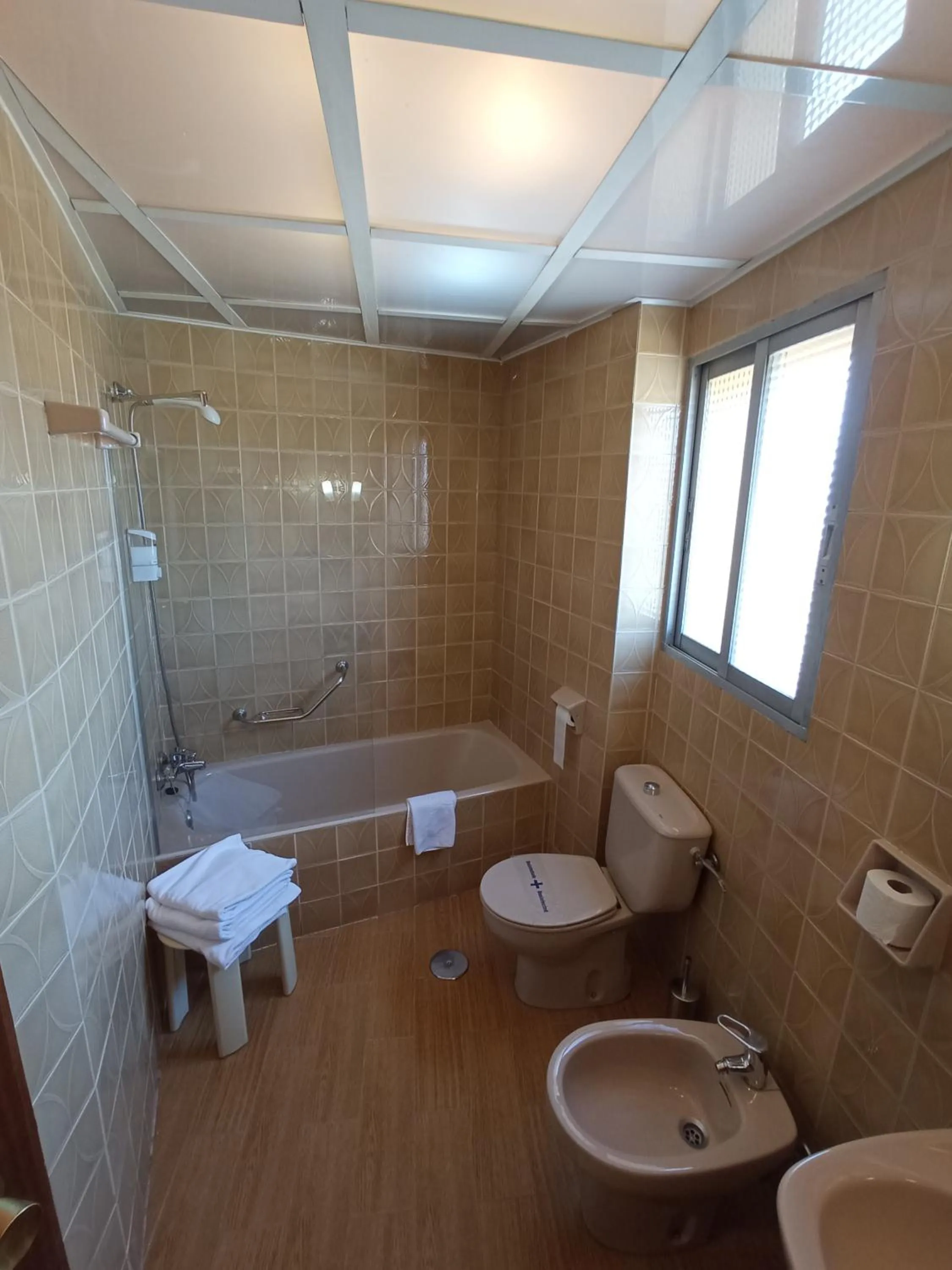 Shower in Hotel ELE Acueducto