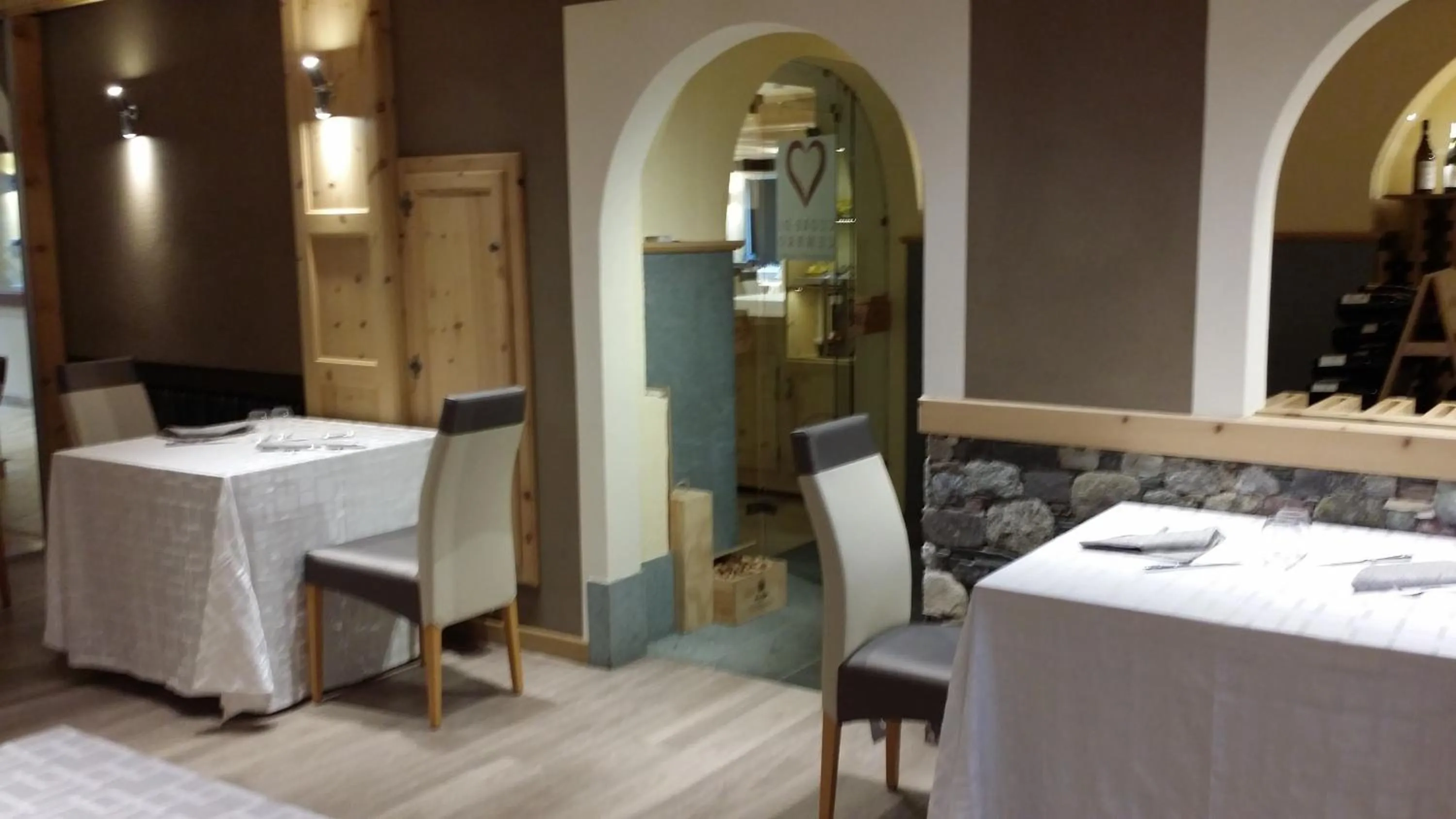 Restaurant/places to eat in Hotel Alba