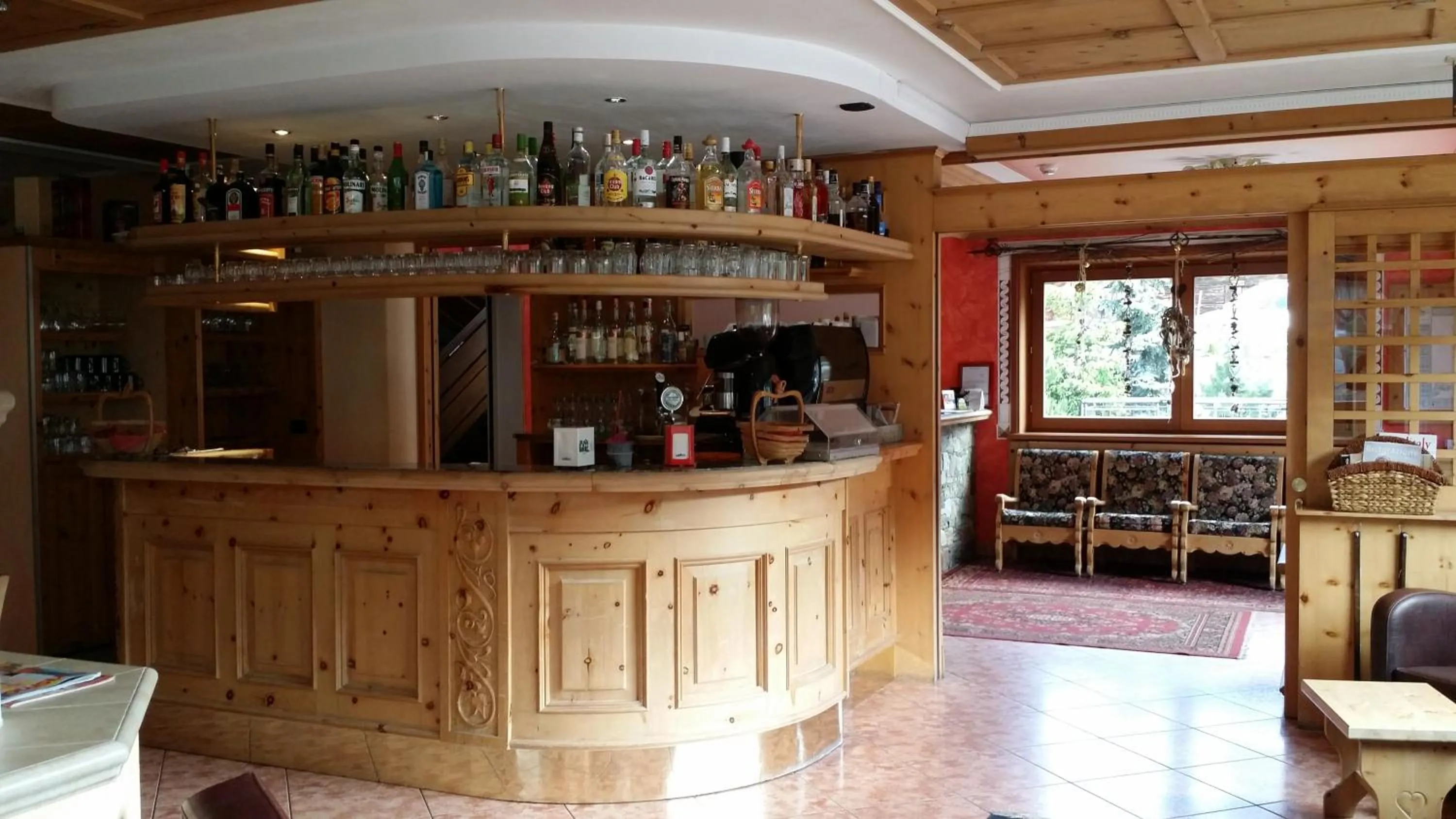 Communal lounge/ TV room in Hotel Alba