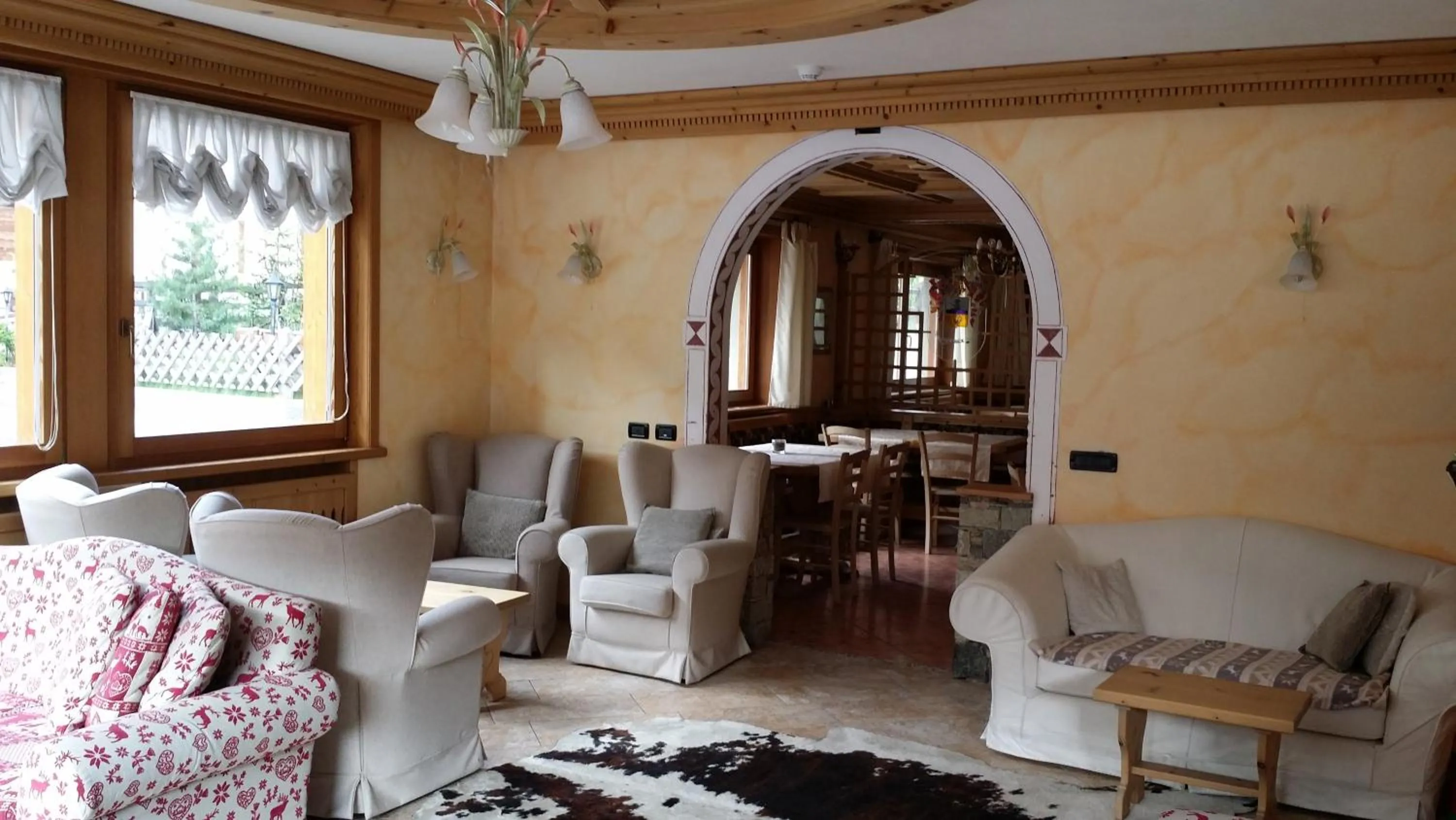 Communal lounge/ TV room in Hotel Alba