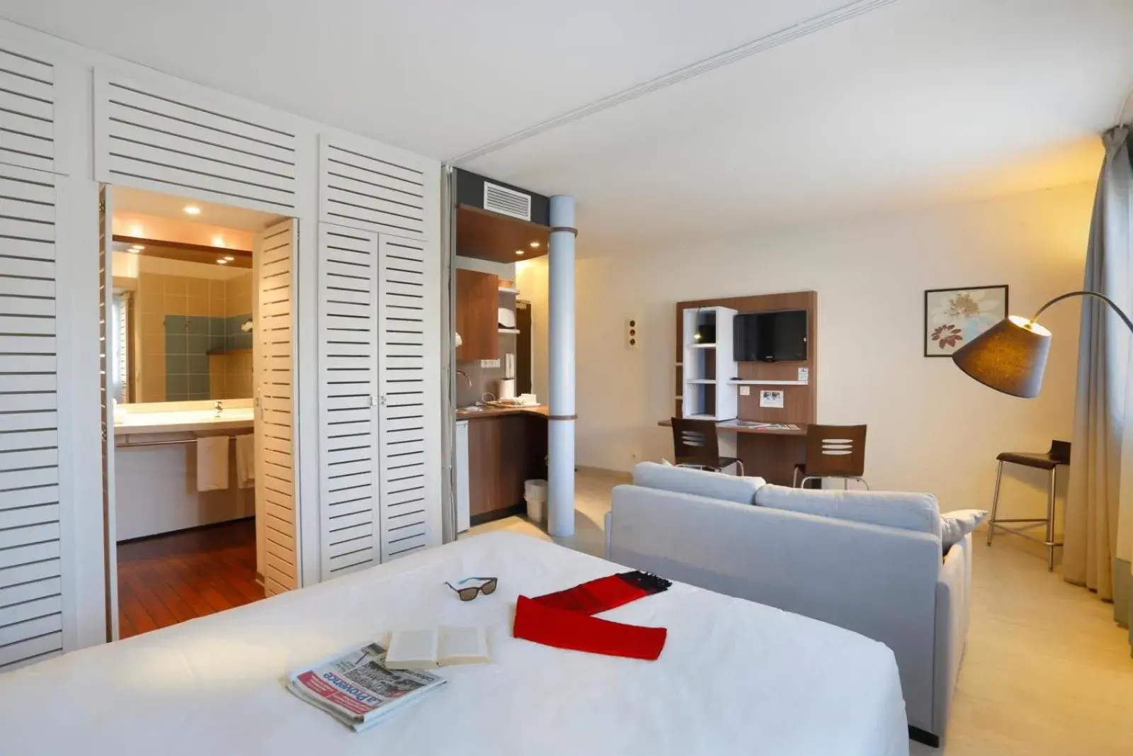 Kitchen or kitchenette, Bed in Suite Home Apt Luberon Kitchen or kitchenette, Bed in Suite Home Apt Luberon