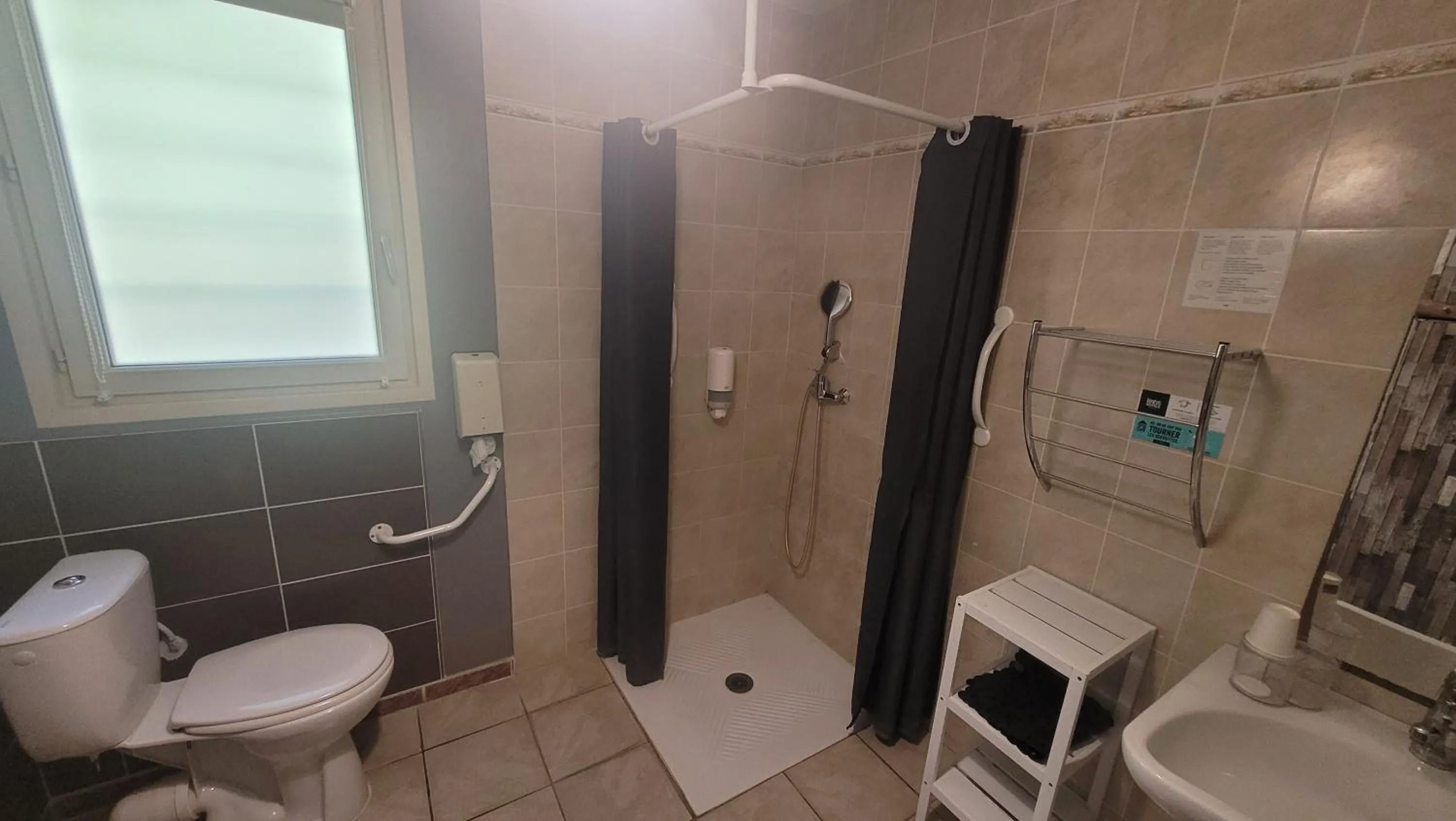 Shower in Hotel La Peyrade